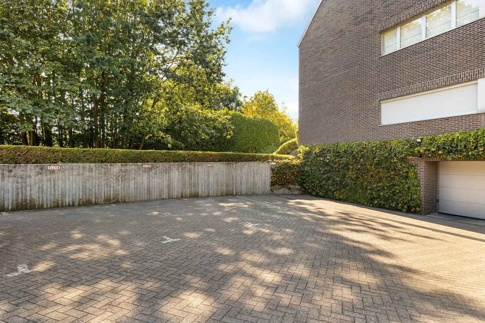 Lichtrijk appartement met terras en 3 staanplaatsen in Brasschaat. foto 18