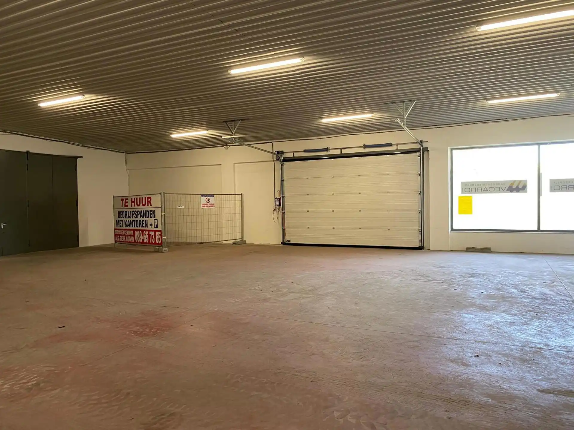 GENK TE HUUR: Grote bedrijfshal-Kantoor-Conciërgewoning foto 14