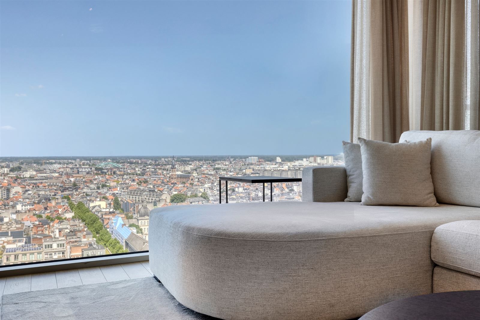 ANTWERP TOWER: SKY IS THE LIMIT 19de verdiep  foto 3