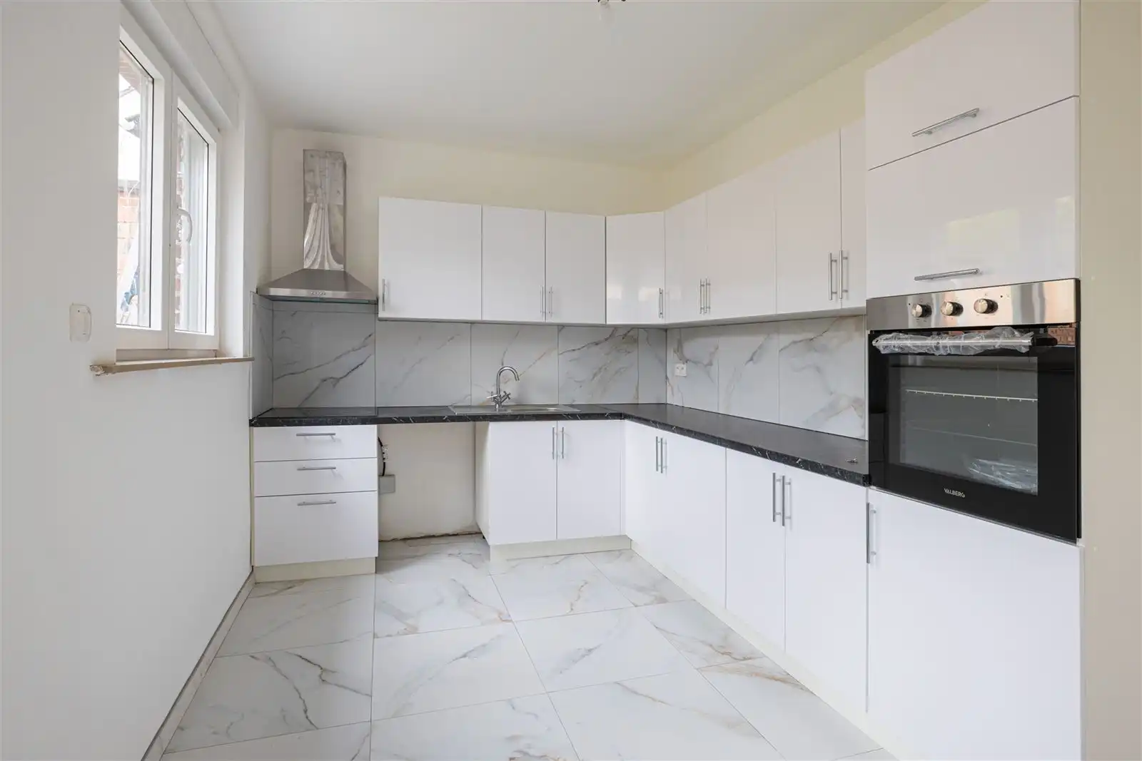 Volledig vernieuwde villa met 3 slaapkamers, tuin en garage! foto 5