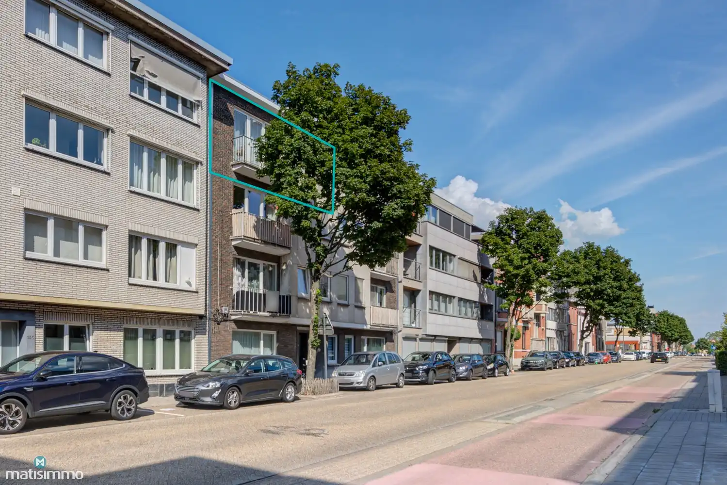 GERENOVEERD APPARTEMENT MET TWEE SLAAPKAMERS, TWEE BALKONS EN ONDERGRONDSE AUTOSTAANPLAATS NABIJ HET CENTRUM VAN HASSELT foto {{pictureIndex}}