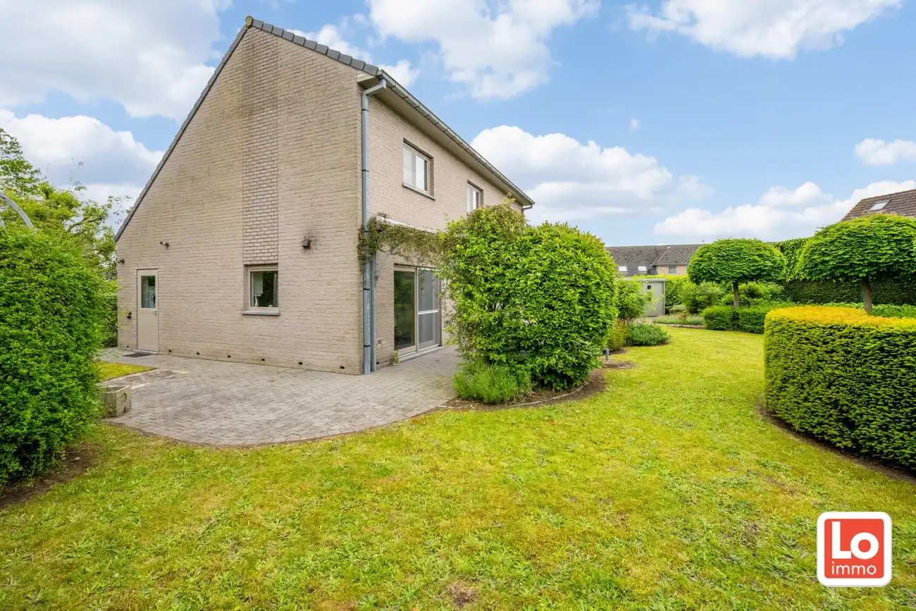 Instap klare open woning met inpandige garage en zonnige tuin op een toplocatie nabij het centrum van Lochristi! foto 2