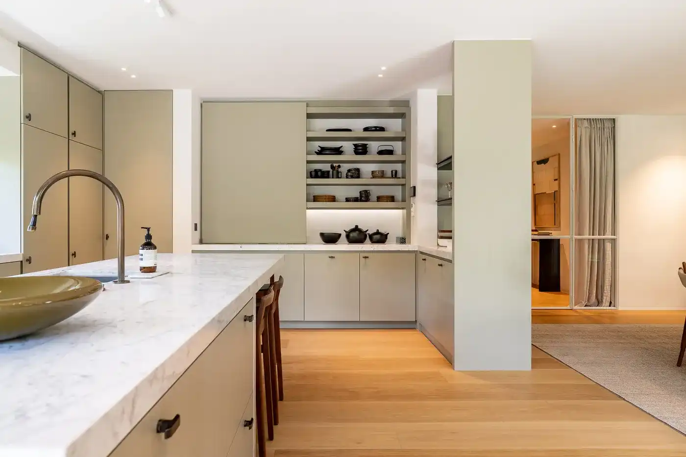 Recent gebouwde villa voorzien van een luxe afwerking, grenzend in alle privacy aan het Zwin nabij de Oosthoek  foto 11