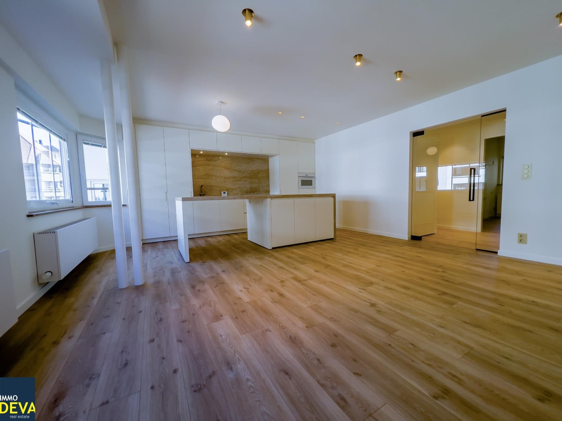 Gerenoveerd appartement met twee slaapkamers vlakbij bij de Dumortierlaan en het Lichttorenplein. foto 2