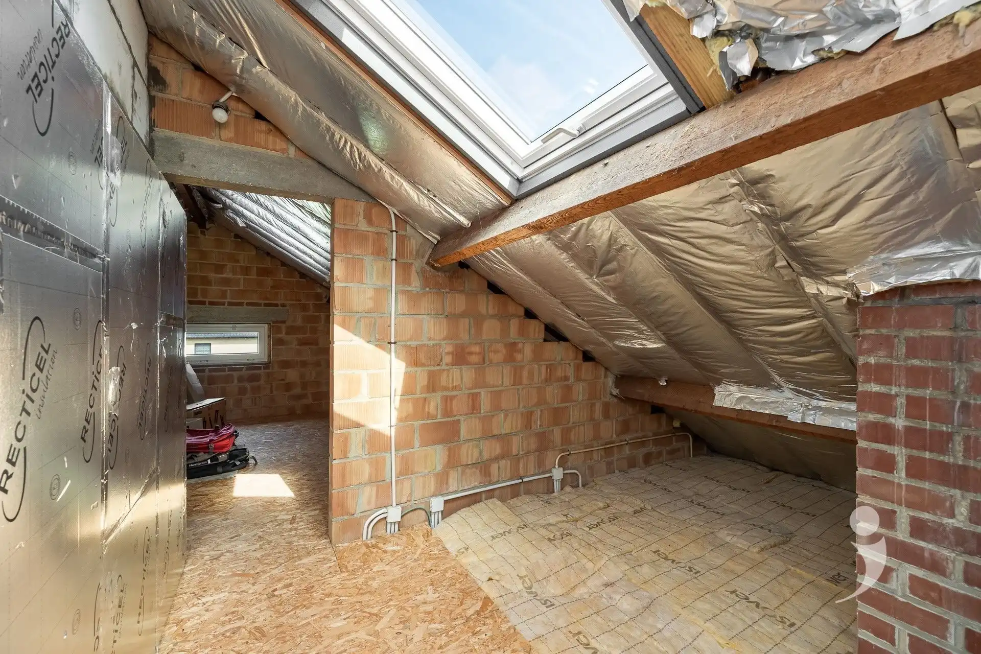 Gerenoveerde woning met prachtig zicht over de velden foto 24