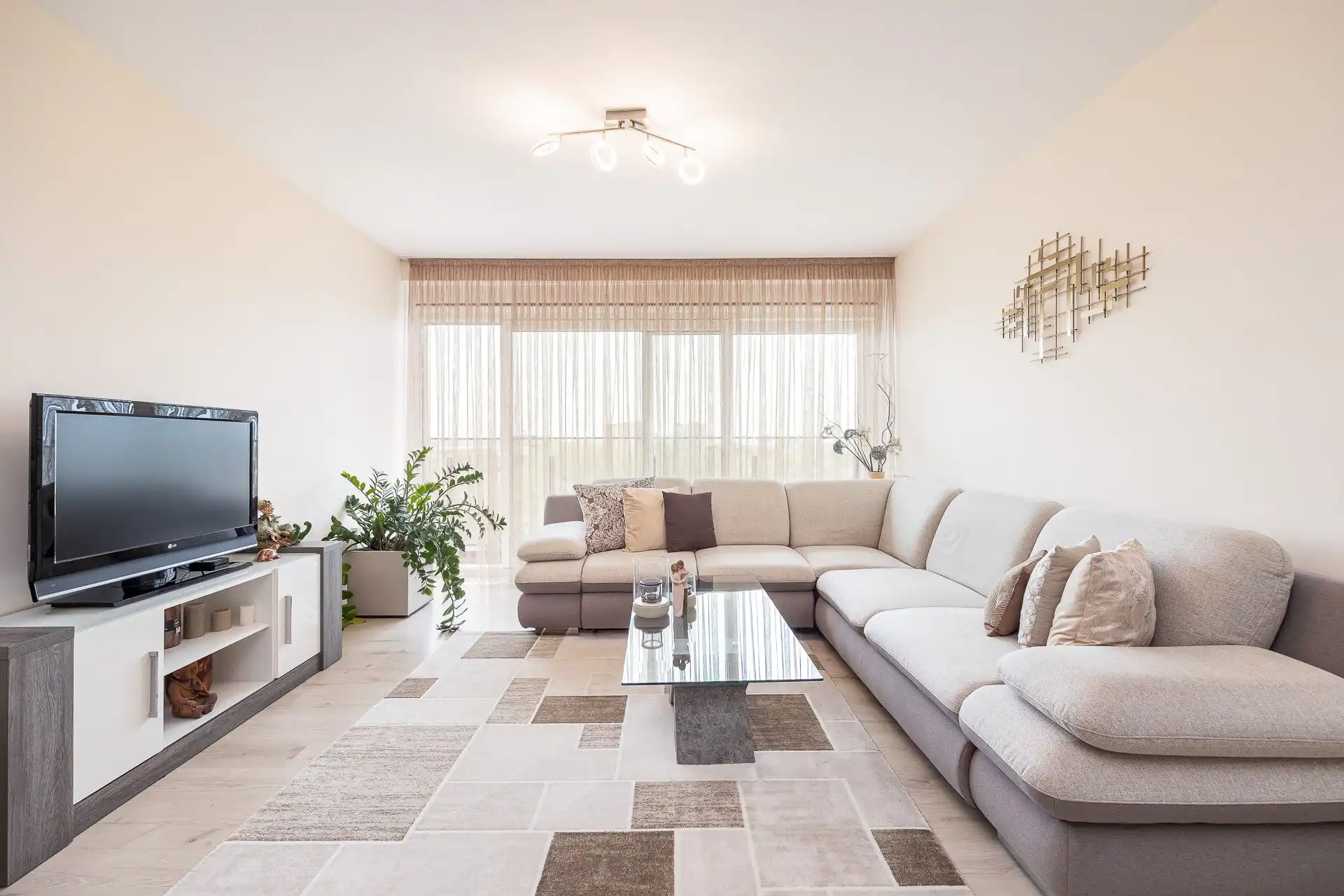 Verzorgd appartement met terras op uitstekende locatie foto 6