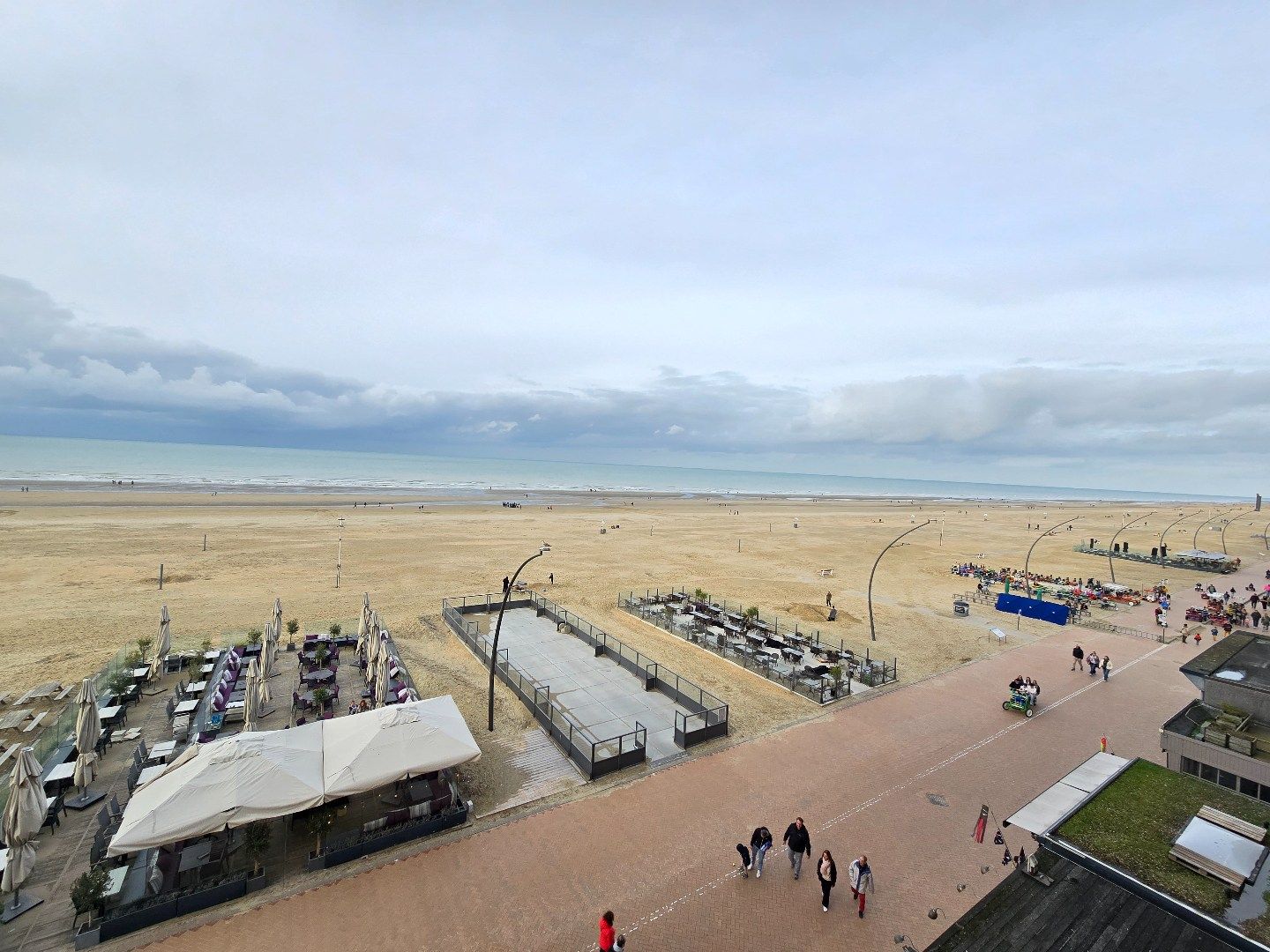 Studio met slaaphoek en frontaal zeezicht foto 12