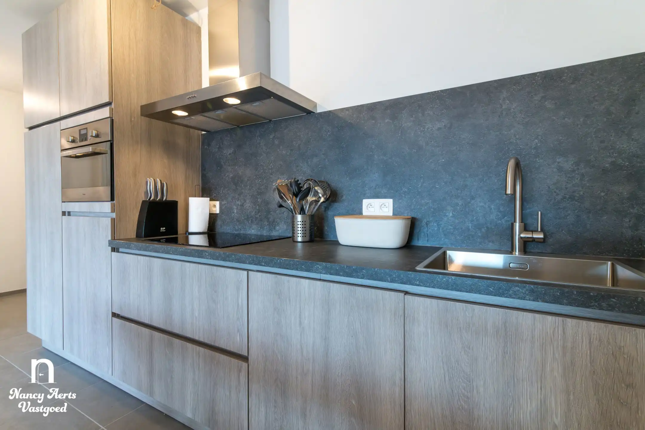 Instapklaar, modern appartement (2023) met gezellig terras foto 7