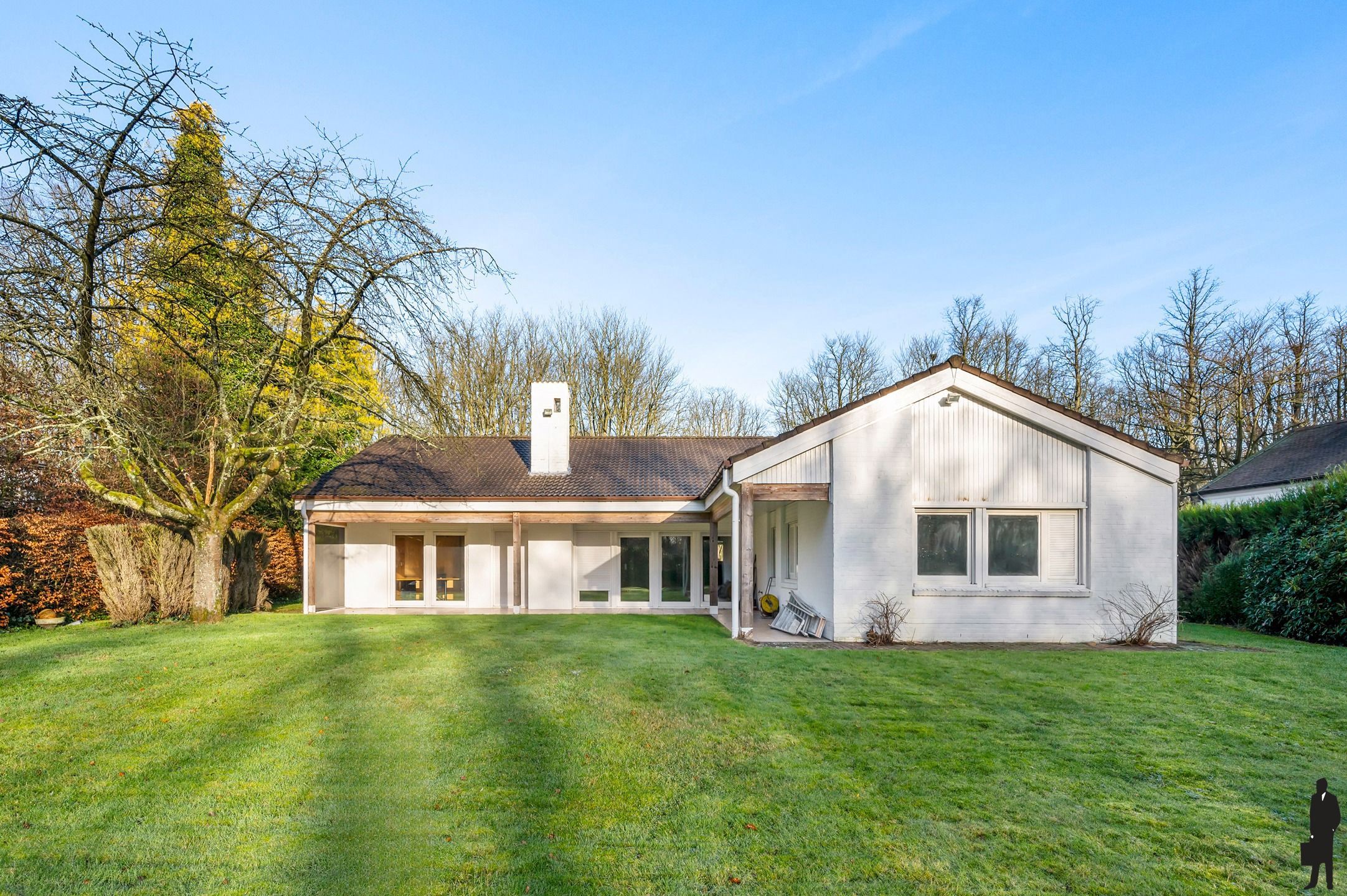 Een volledig te renoveren gelijkvloerse villa (heden kantoor) op ca. 2.438 m² foto 16