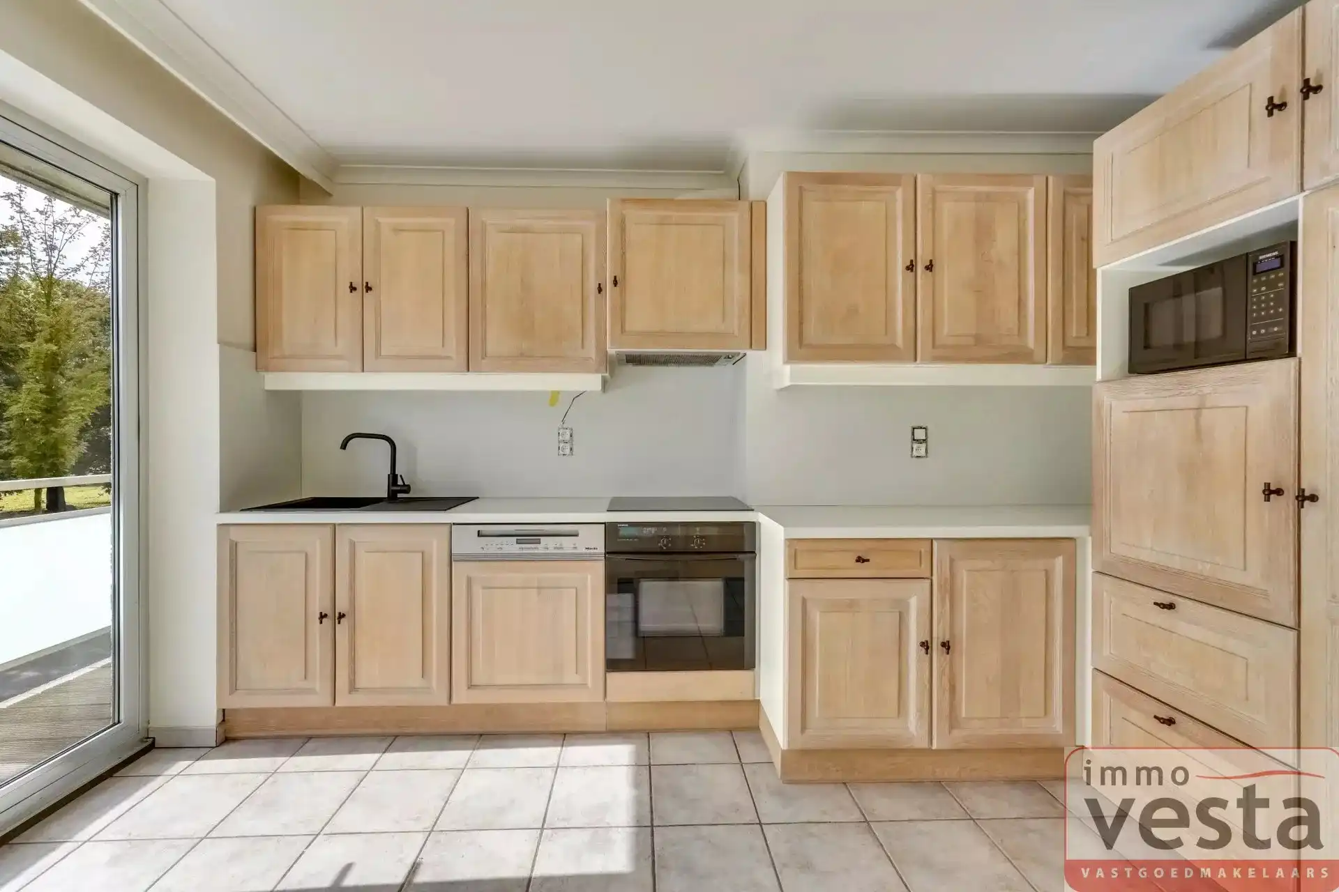 Opgeknapt appartement met 2 slaapkamers, autostaanplaats en berging foto 6