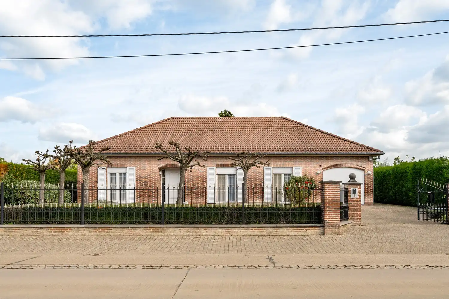 Laagbouwwoning op prachtig perceel van 2196m² foto 3