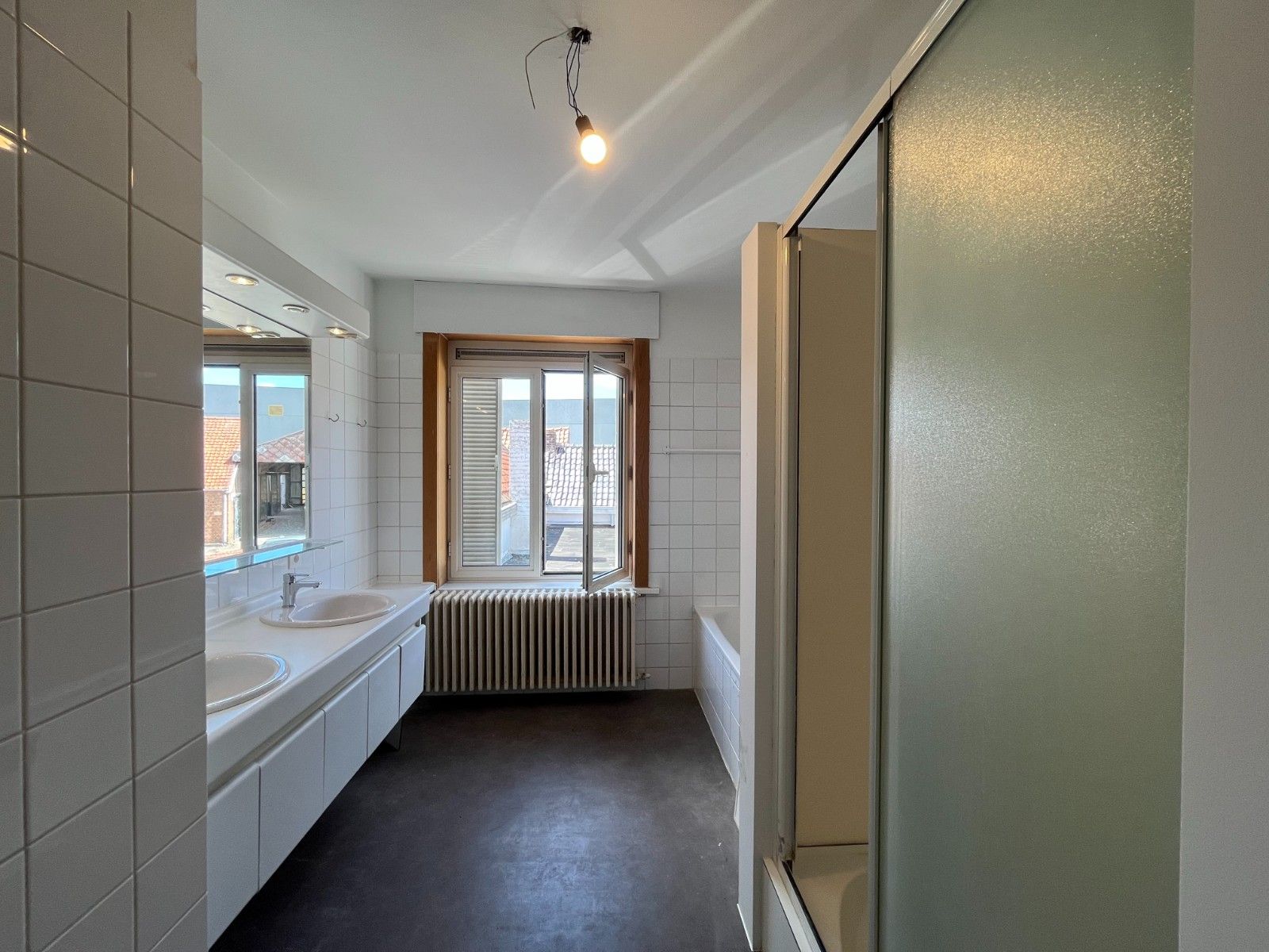 Te Huur: Karaktervolle, gerenoveerde woning met 6 slaapkamers in Kruisem foto 8