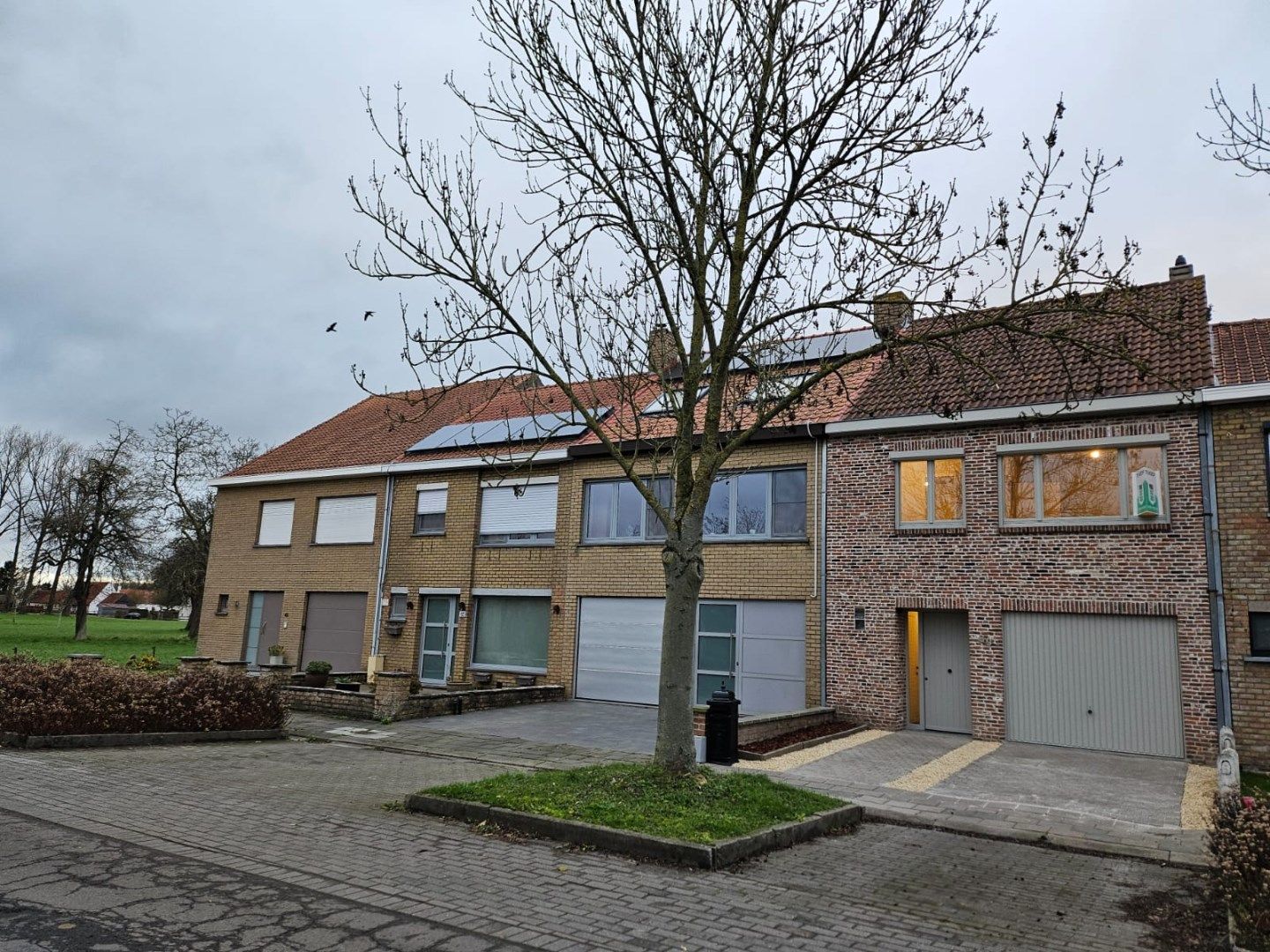 Gerenoveerde woning met garage, tuin,  uitweg en groen zichten nabij het Fort van Beieren. foto {{pictureIndex}}