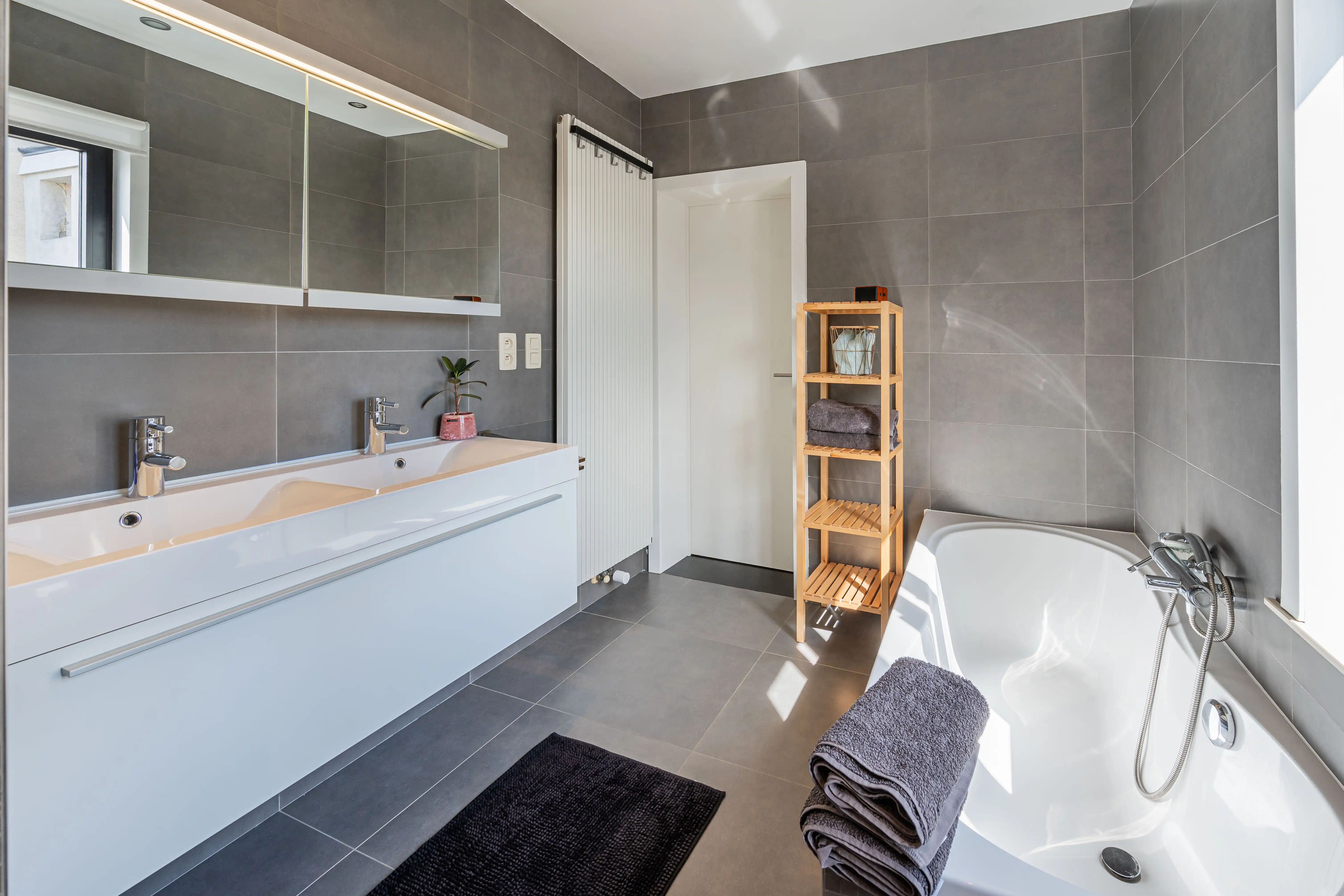 Instapklare en verrassend ruime woning in hartje Willebroek foto 14