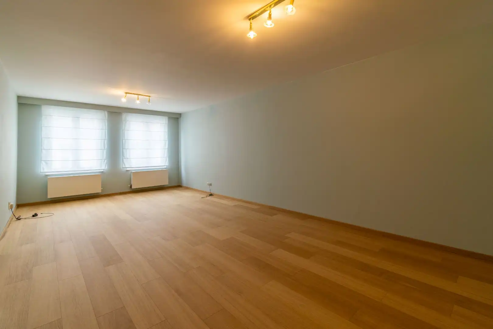 RUIM APPARTEMENT MET 2 SLAAPKAMERS + GARAGEBOX ! foto 4