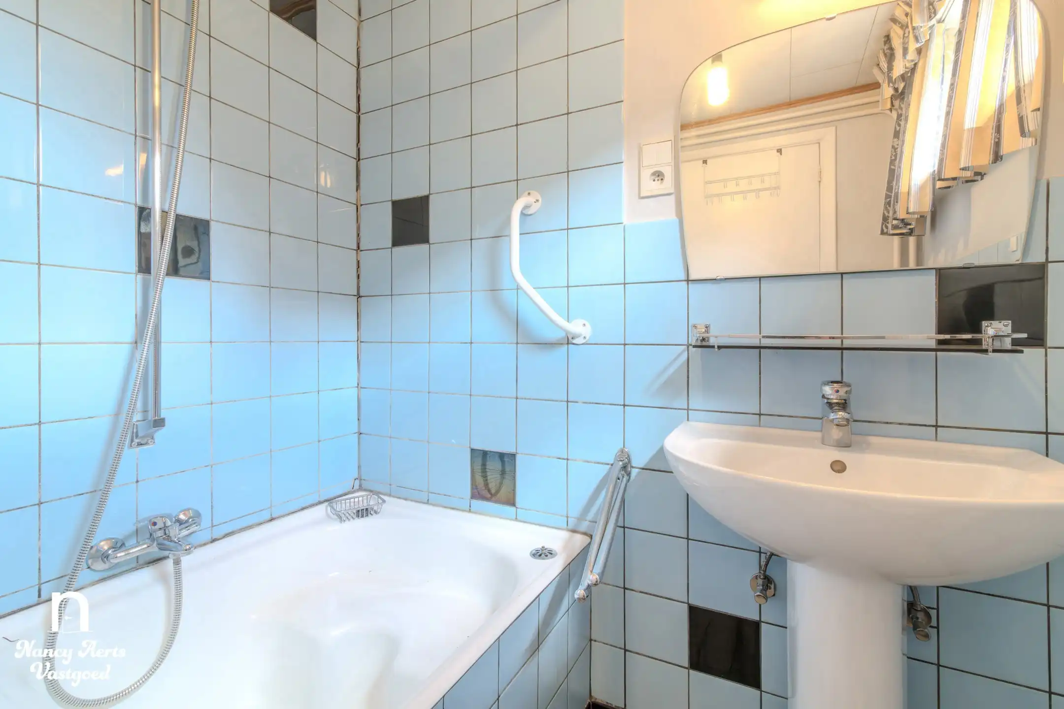 Charmante gezinswoning met mogelijkheden op royaal perceel foto 13