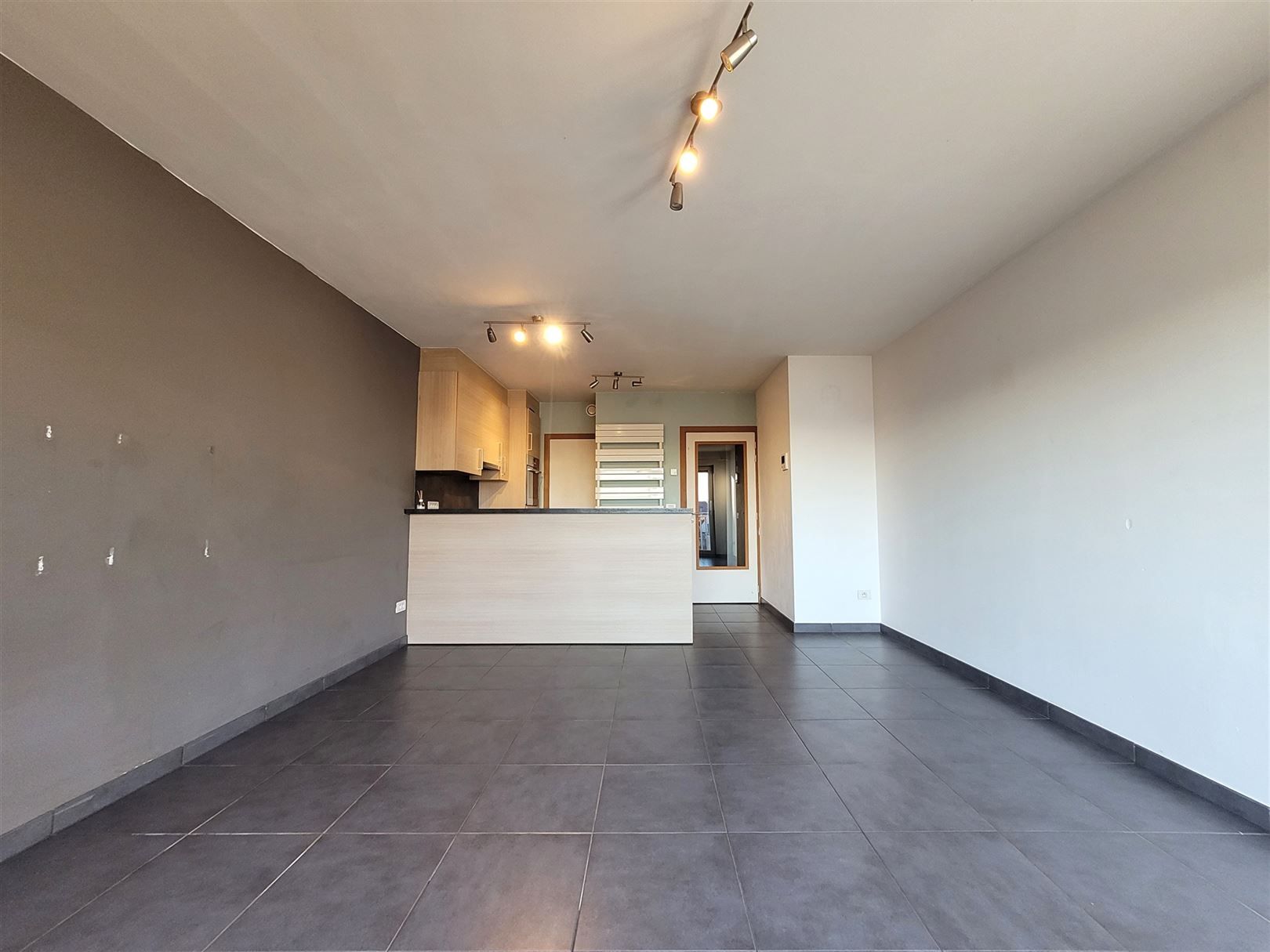 Ongemeubeld appartement met 1 slaapkamer en slaaphoek foto 6