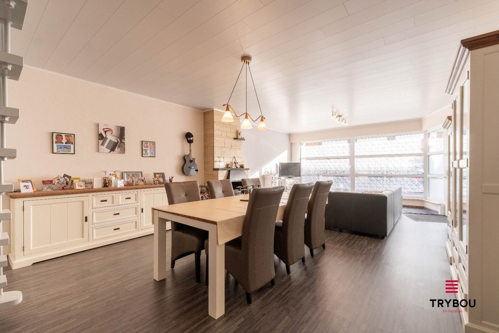 Kwalitatieve karakterwoning met ruime garage, pal in het centrum van Houthulst foto 2