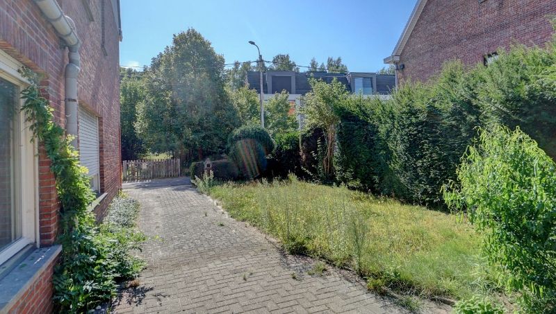 Te renoveren woonhuis van 140m² in half-open-bebouwing met tuin op 3 are 53 ca foto 4