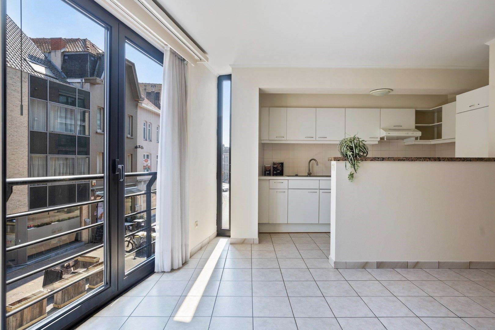 Mooi 2-slaapkamerappartement in hartje Menen! foto 3