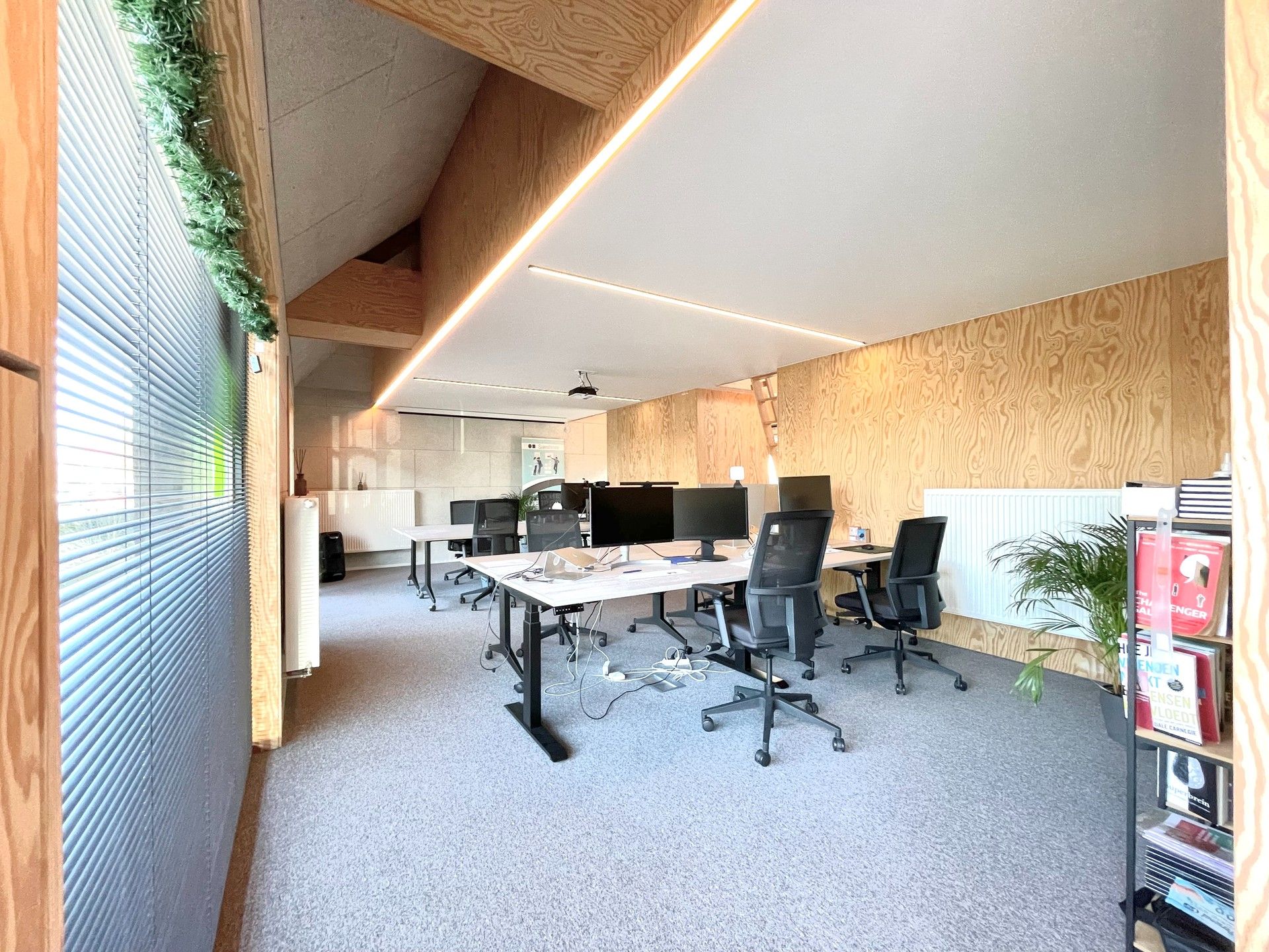 RUIME WONING MET 5 KAMERS & MULTIFUNCTIONEEL BIJGEBOUW foto 3