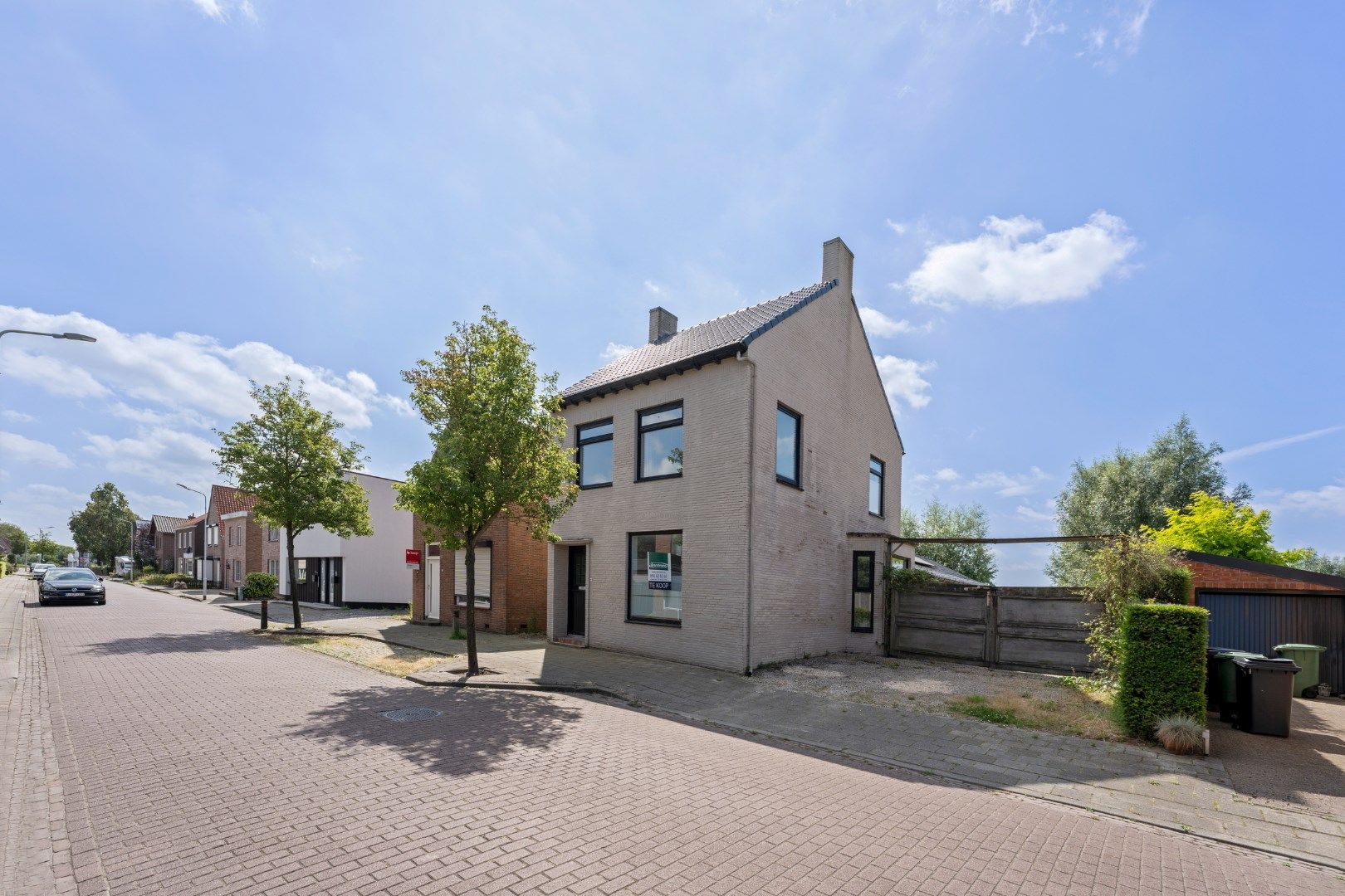 Leuke woning met grote tuin foto 2