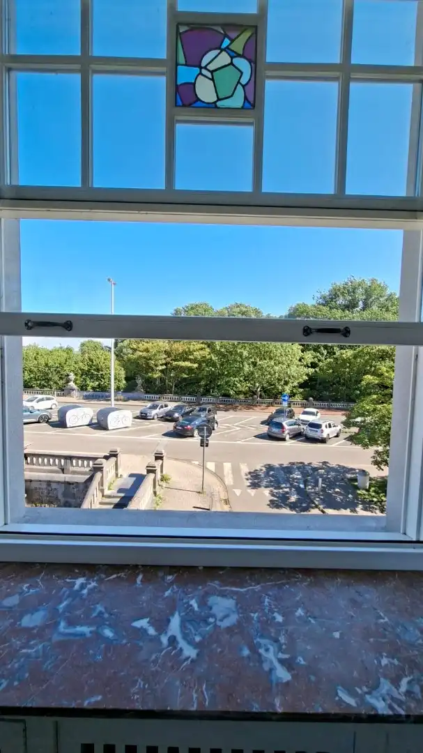 Uniek en lichtrijk appartement in standingvolle residentie op topligging! foto 3