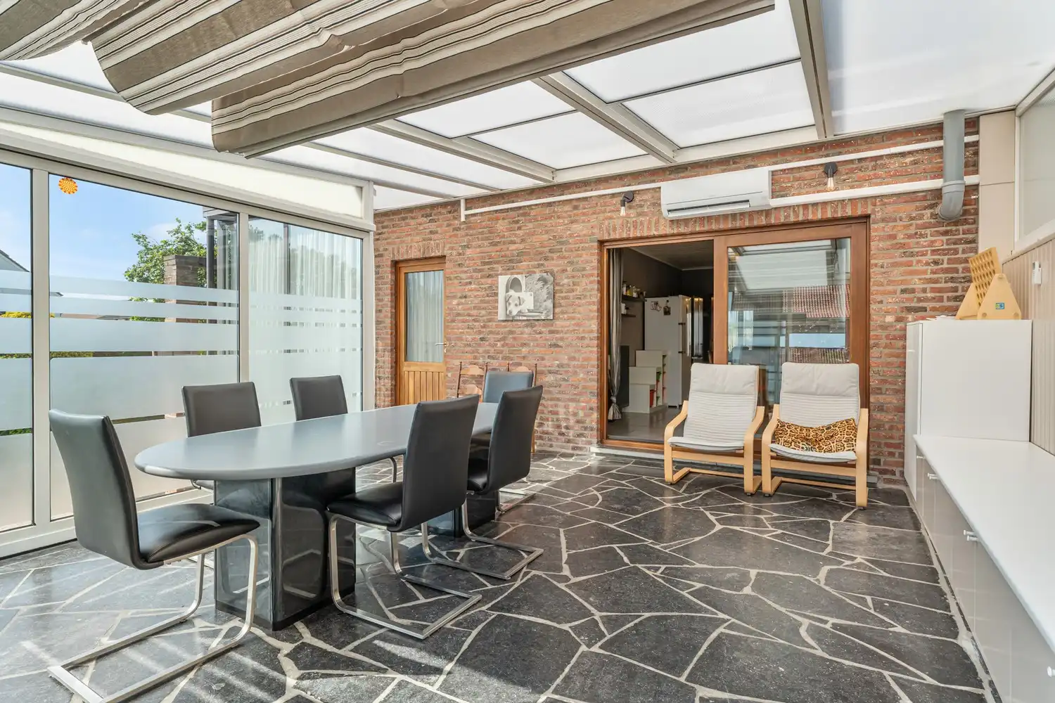 Degelijk onderhouden gezinswoning met 3 slaapkamers, volledig onderkelderd en mooie aangelegde tuin op een perceel van 5a96 ca! foto 10