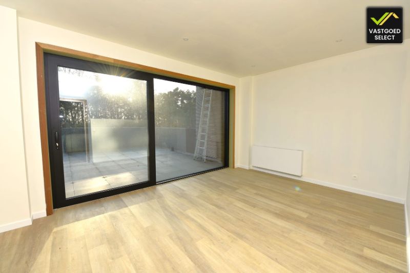 Te Koop: opendeur 8 september van 10u tot 16u! Loods met Woning en 4 Slaapkamers foto 5