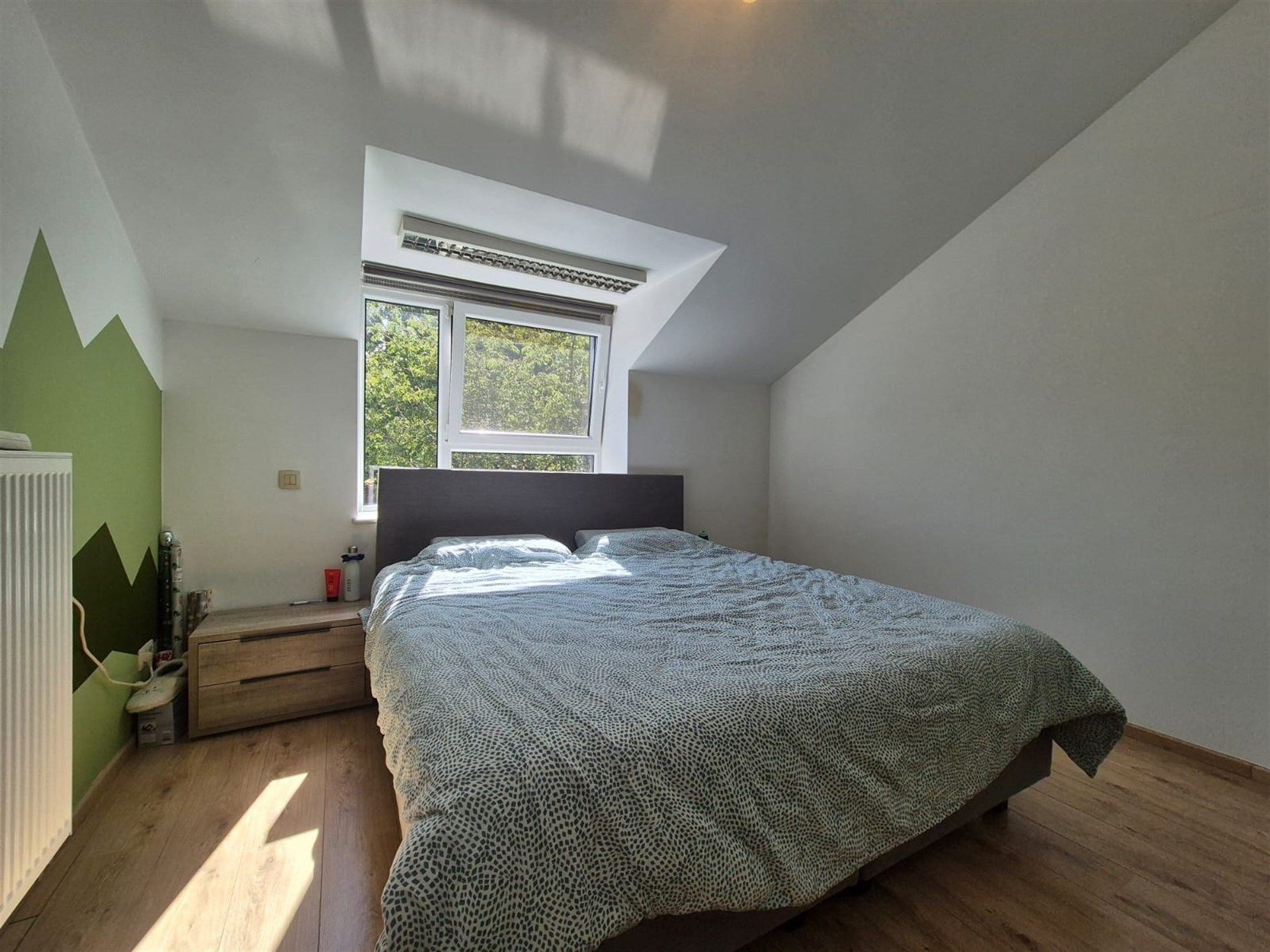 Bijzonder interessant gelegen recente woning met tuin en garage. foto 17