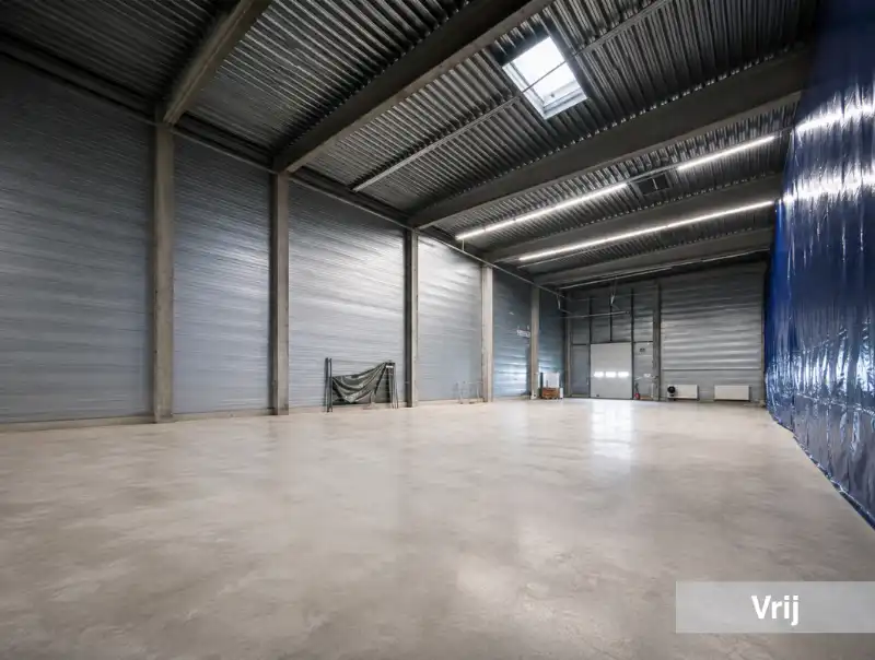 Sint-Niklaas - TE KOOP: Bedrijfsgebouw voor eigen gebruik of investering foto 2