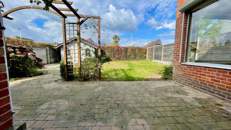 Charmante woning met garage en tuin foto 17