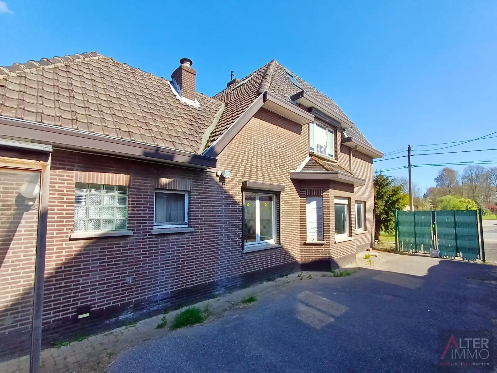 OPBRENGSTEIGENDOM MET 2 APPARTEMENTEN foto 2
