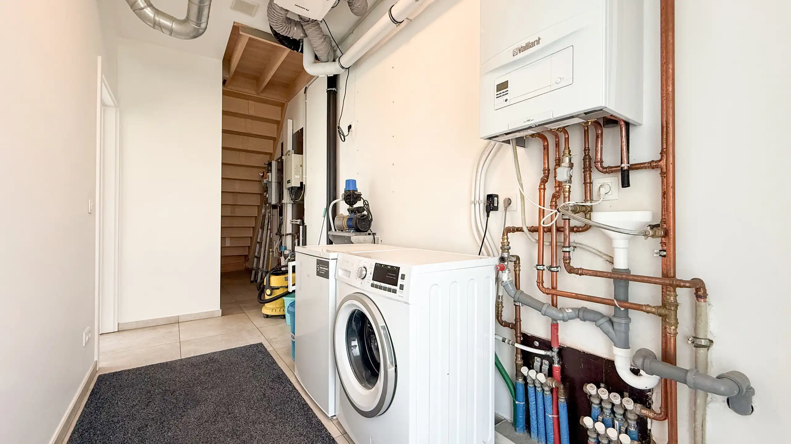 Instapklare energiezuinige woning (2020) met tuin en carport foto 30