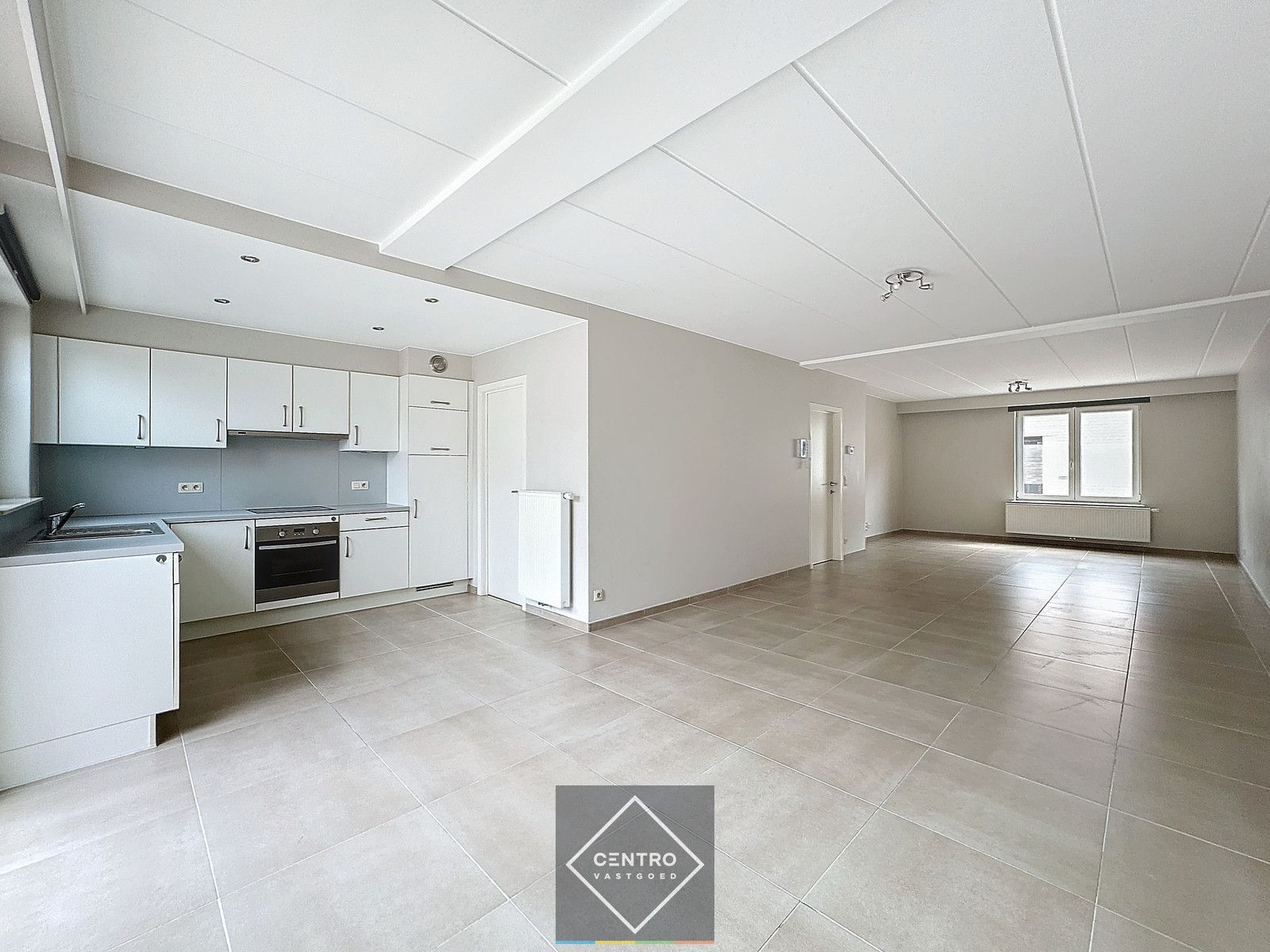 Ruime ENERGIEZUINIGE woning met 2 slpks én met DUBBELE garage! foto 2