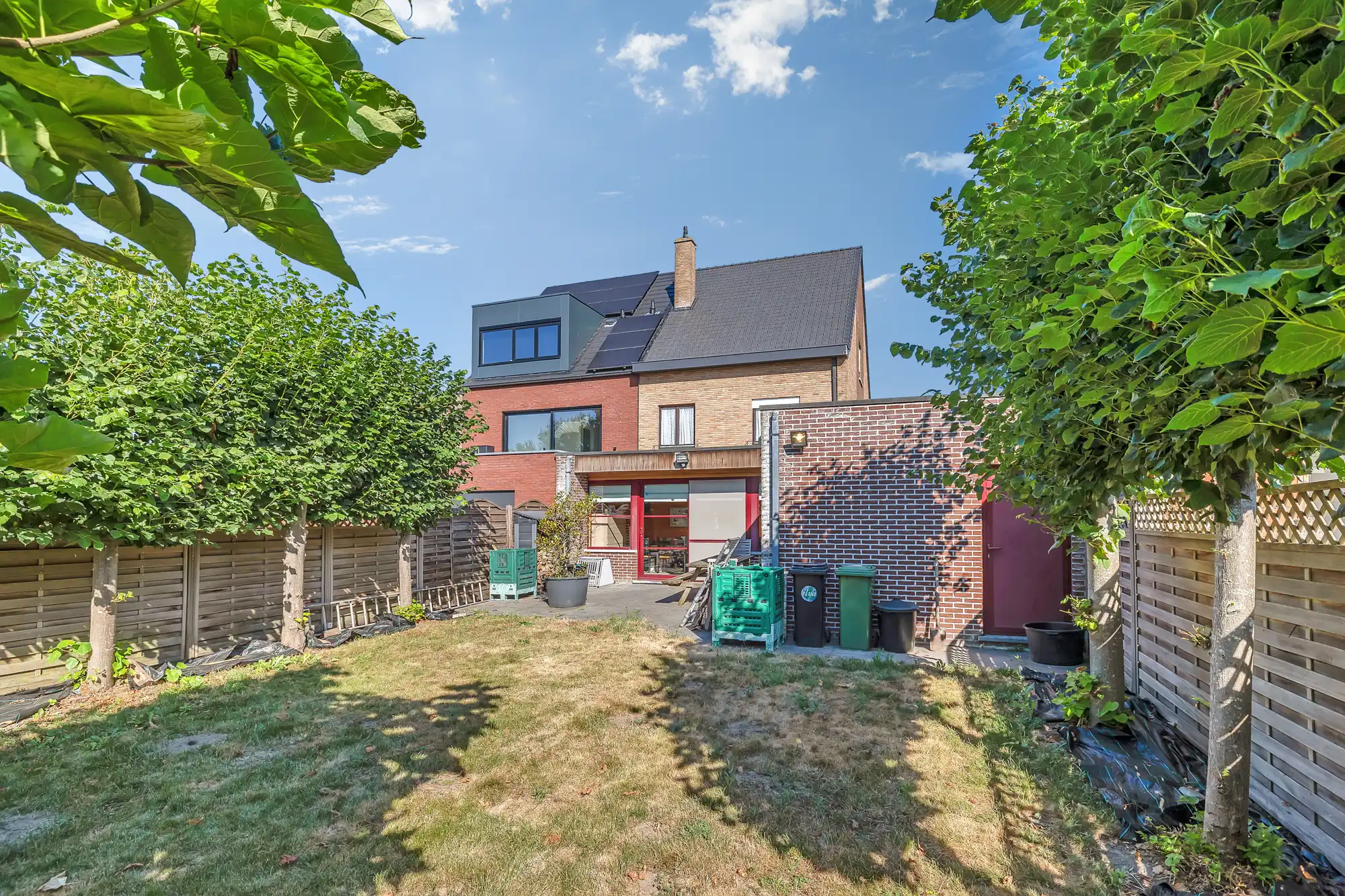 Karaktervolle gezinswoning met 3 slpks, garage en tuin foto 26