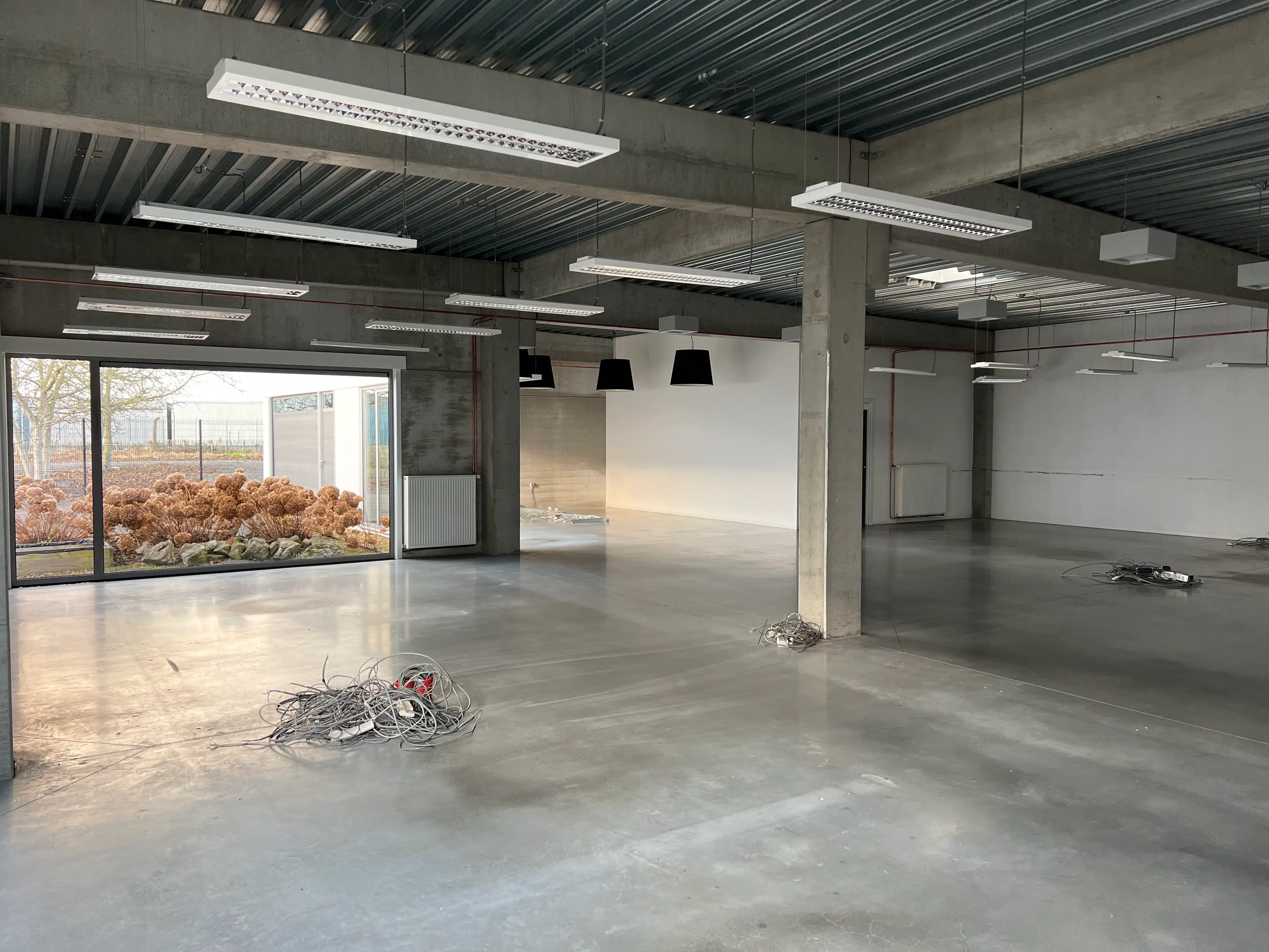 Ruimte voor kantoor en handelszaak met studio foto 8