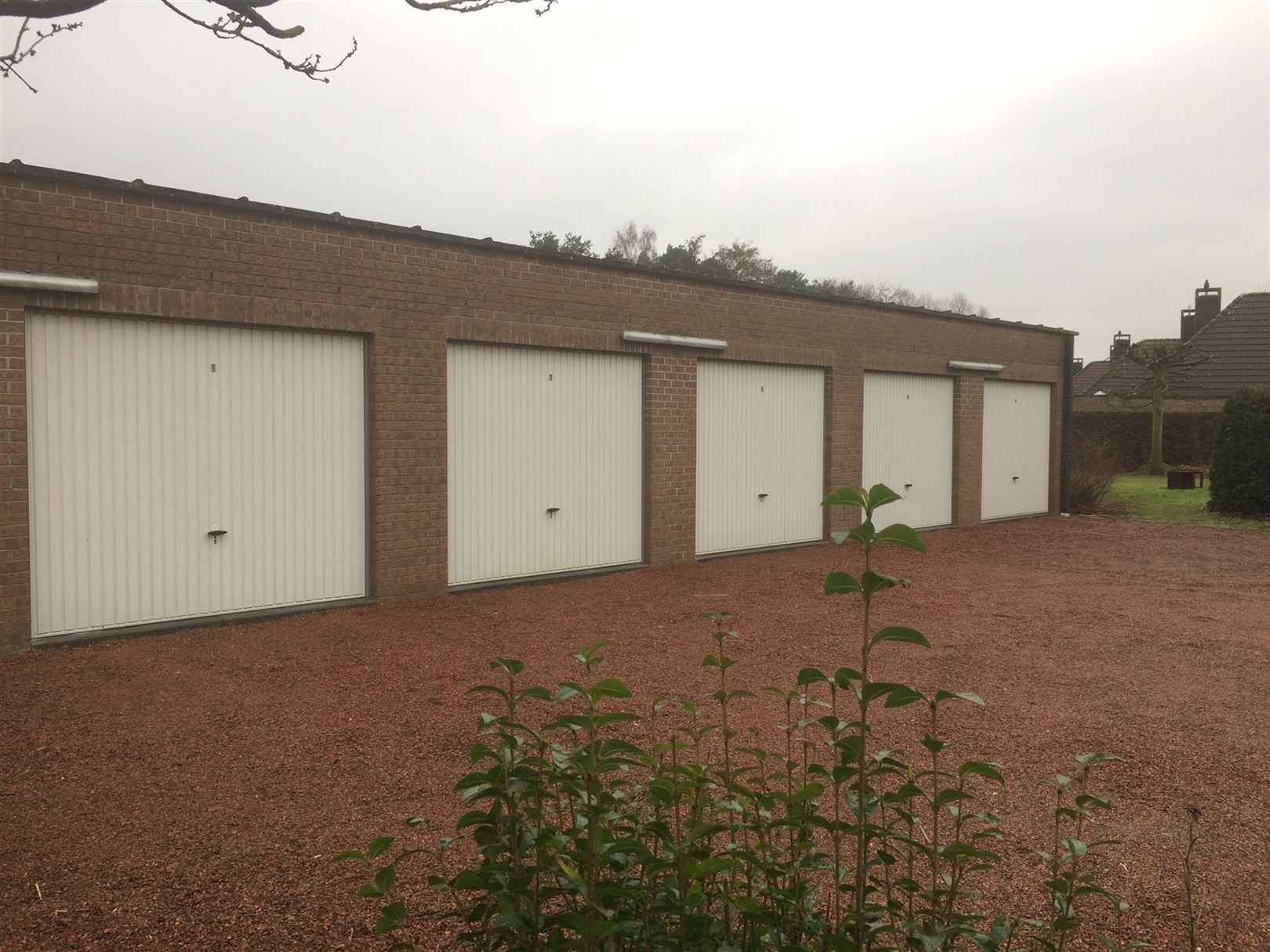 Rustig gelegen gelijkvloers appartement met garage foto 9