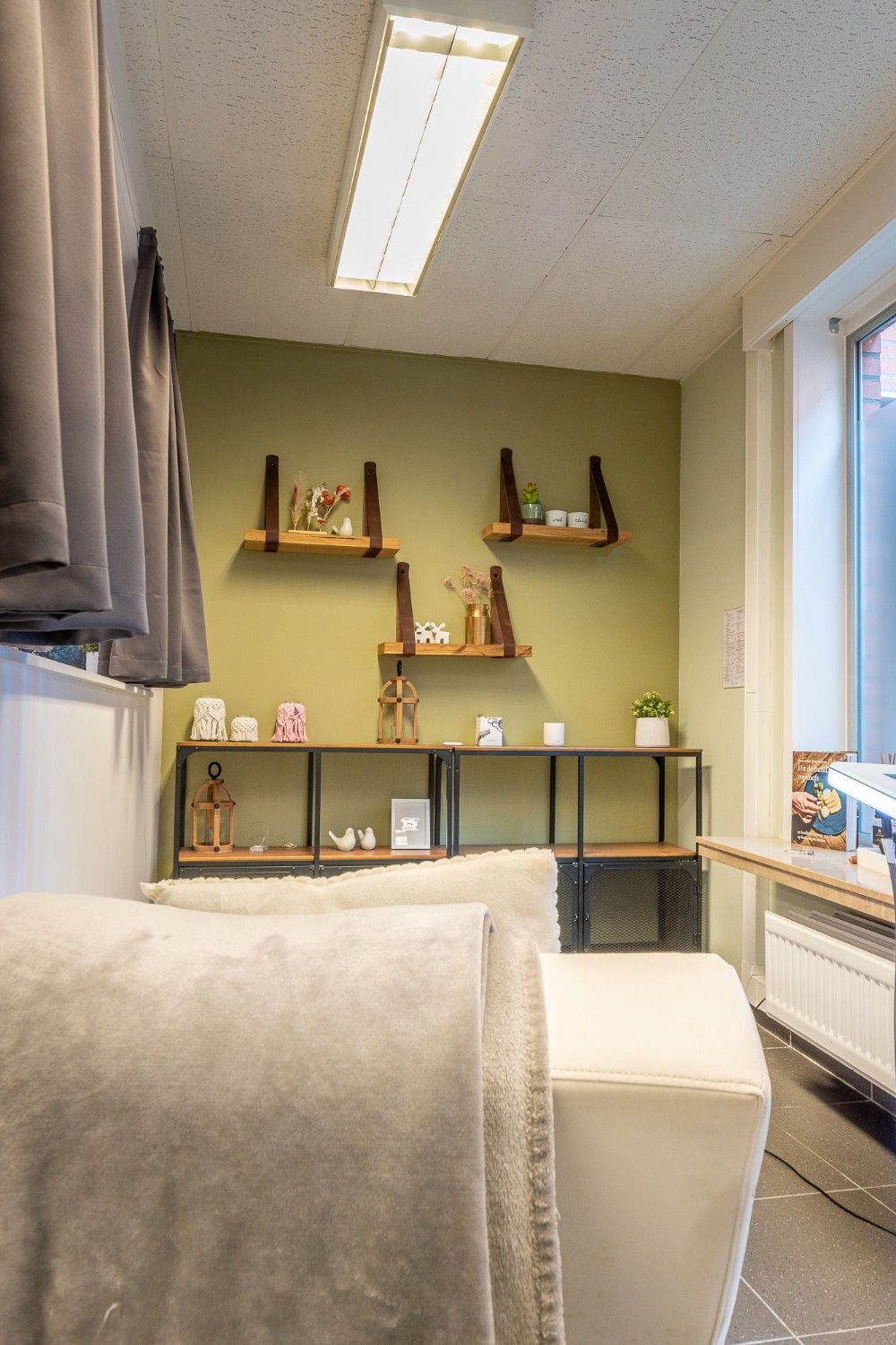 Handelsgelijkvloers en appartement op toplocatie te Tielt foto 5