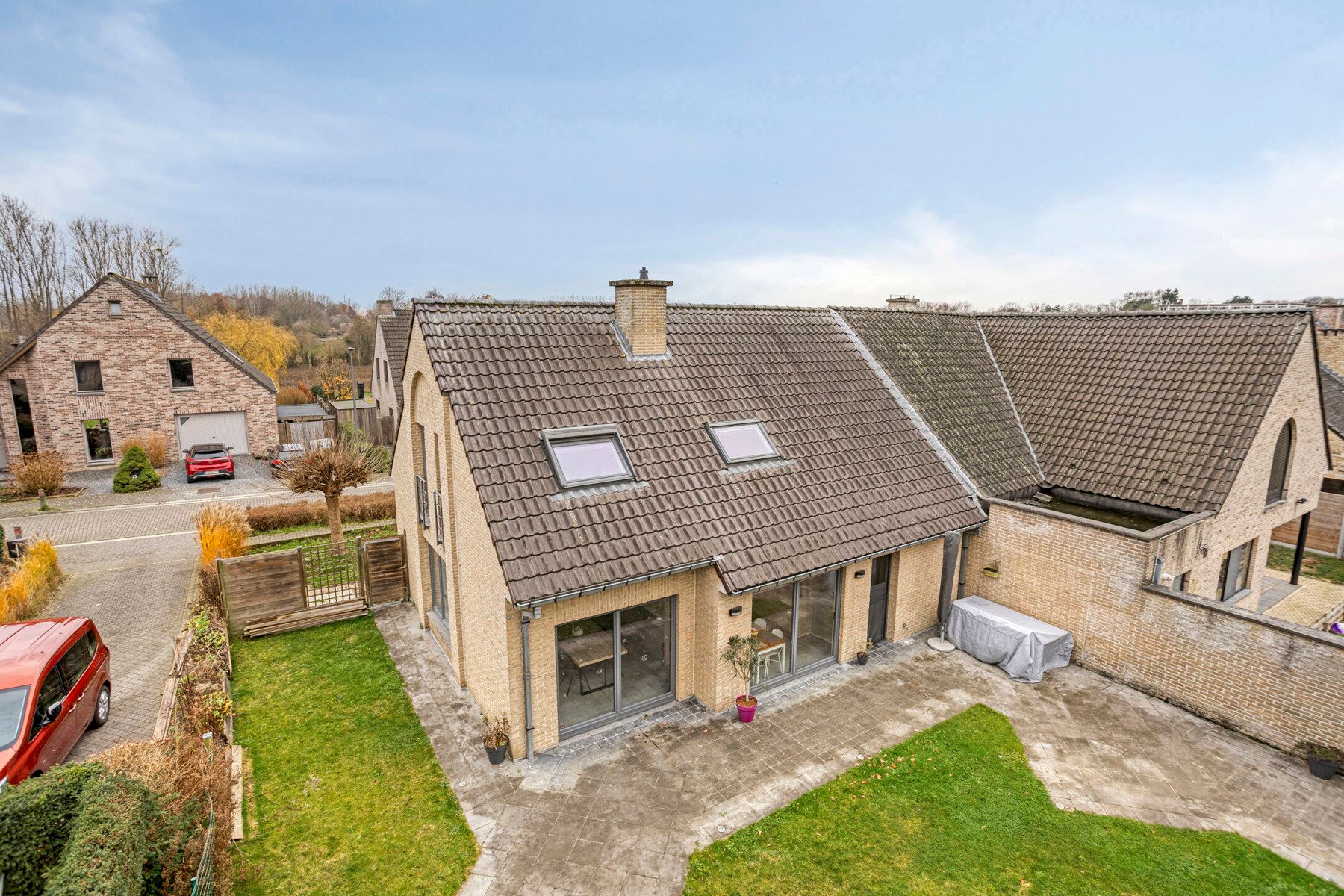 Leemans Immobiliën presenteert u deze rustig gelegen, volledig instapklare woning in het hart van Liedekerke.  foto 30