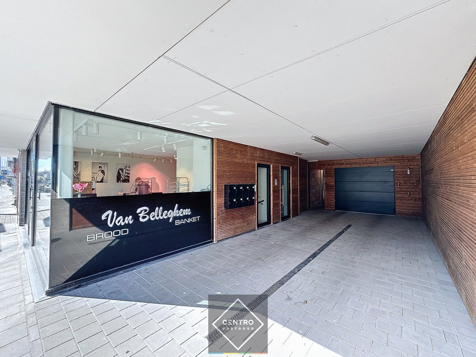 Instapklare KANTOORRUIMTE (90m²) met optioneel een aansluitende GARAGEBOX (30m²) langs invalsweg (veel passage = visibiliteit) te Blankenberge foto 2