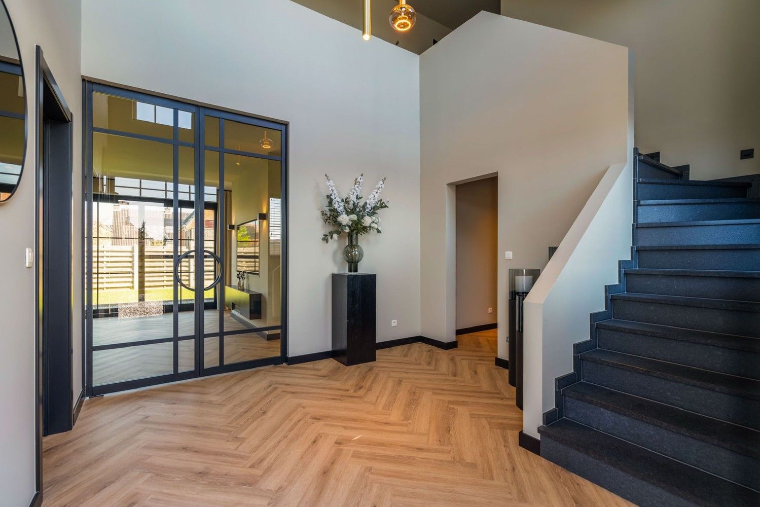 Prachtig luxueuze villa met hoogwaardige materialen in een doodlopende straat te Achel foto 2