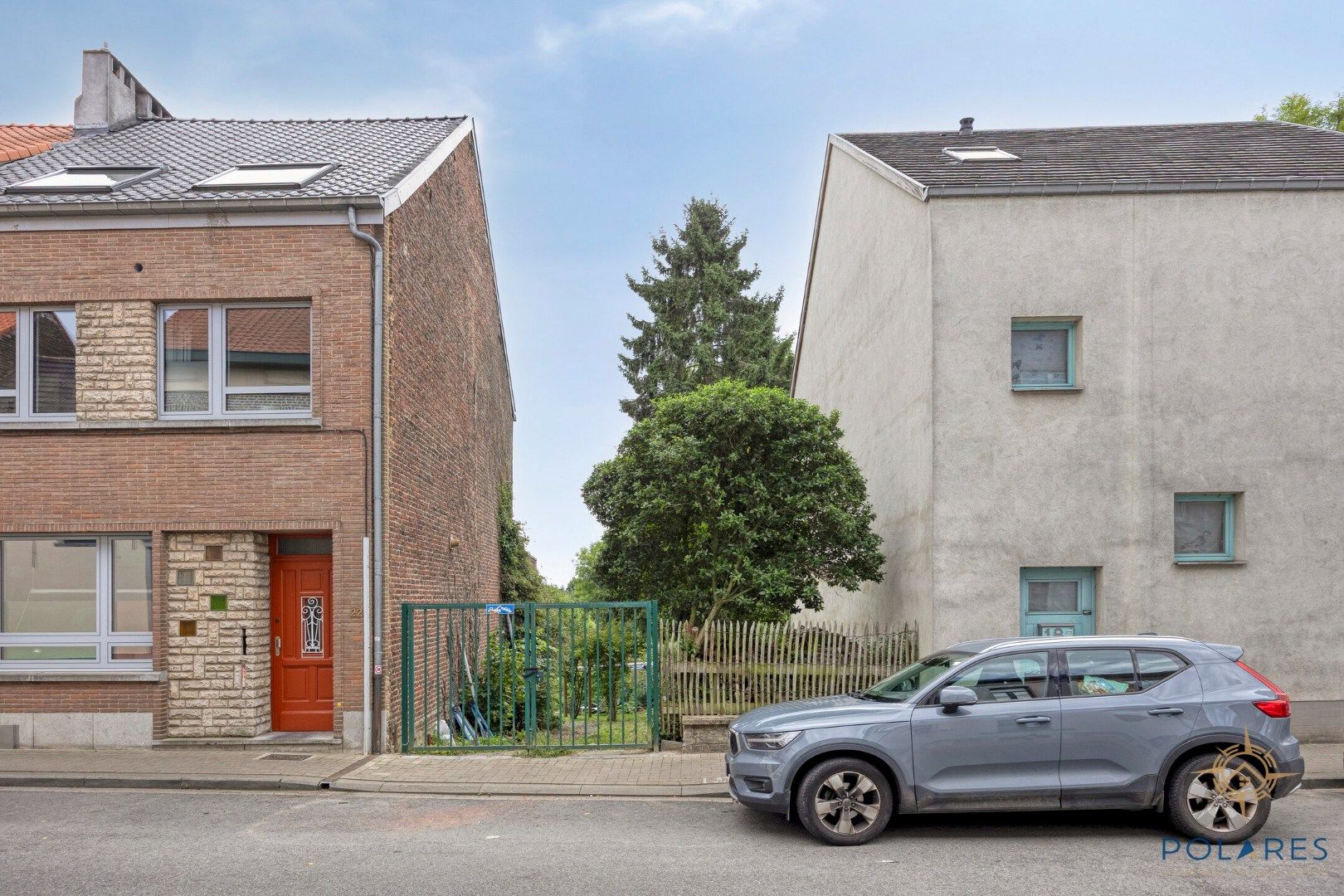 Goed gelegen bouwgrond voor gesloten bebouwing in centrum Beersel foto {{pictureIndex}}