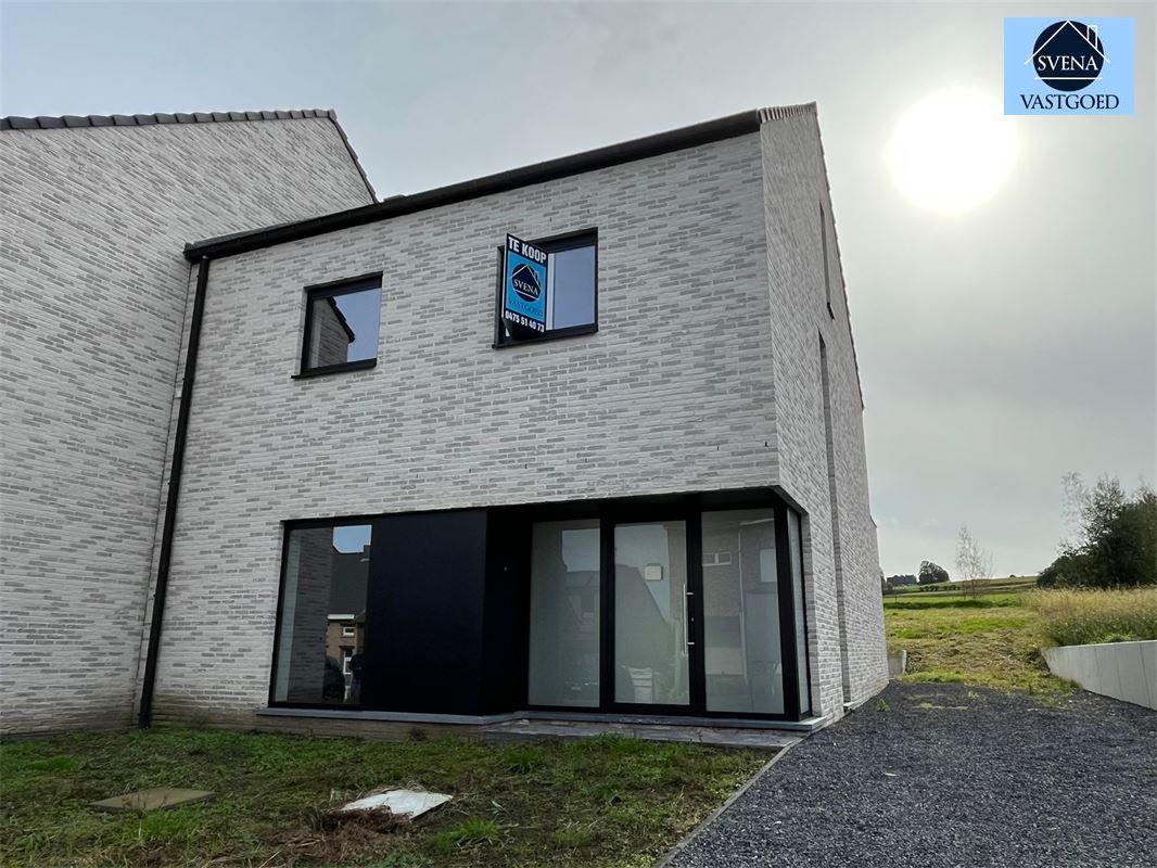 PRACHTIGE NIEUWBOUWWONING MET 5 SLAAPKAMERS foto {{pictureIndex}}