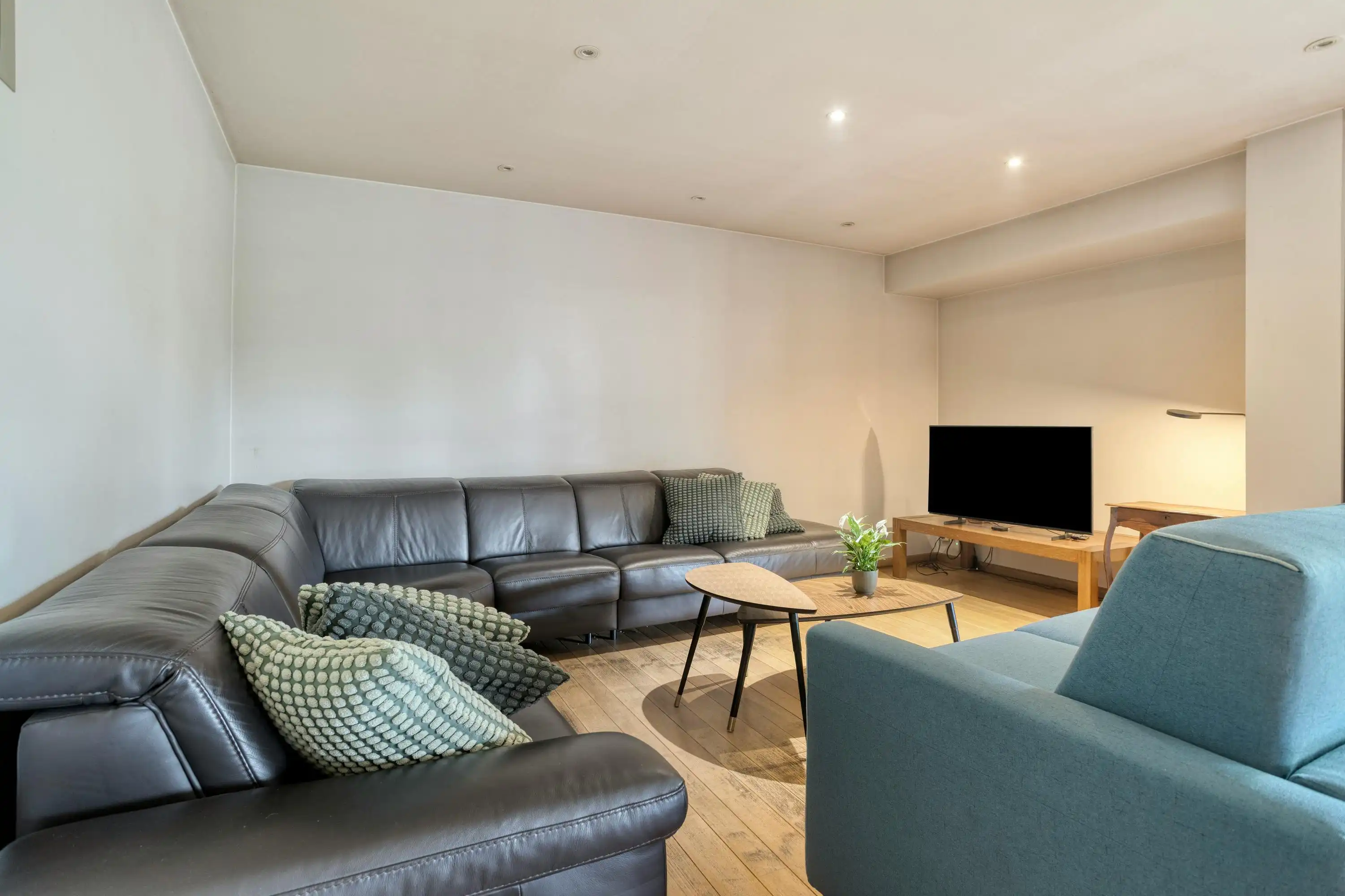 Ruime villa met 4 slaapkamers op 988 m² foto 6