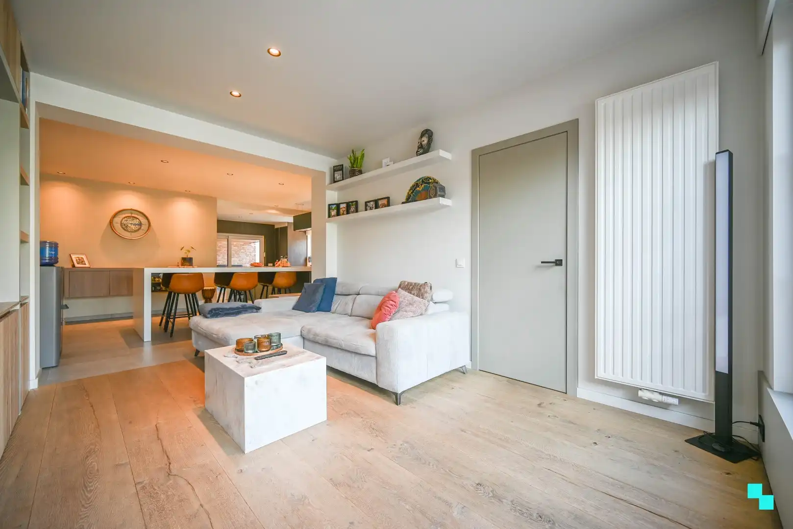 Gerenoveerde, veelzijdige woning in Anzegem foto 5