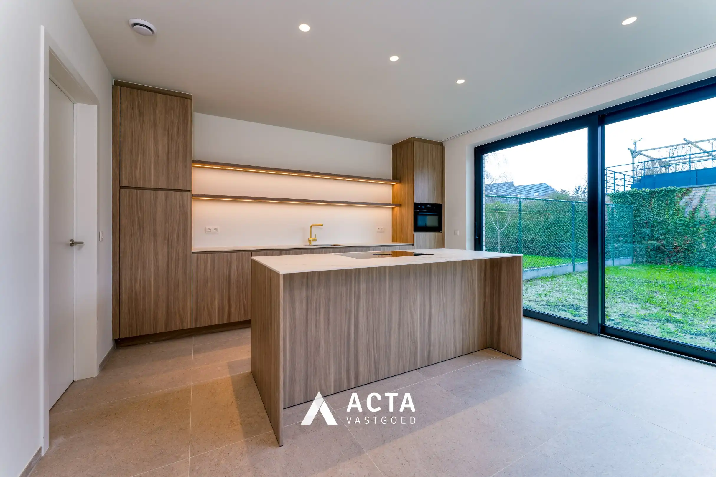 Nieuwbouwwoning met drie slaapkamers en tuin in hartje Mariakerke! foto 11