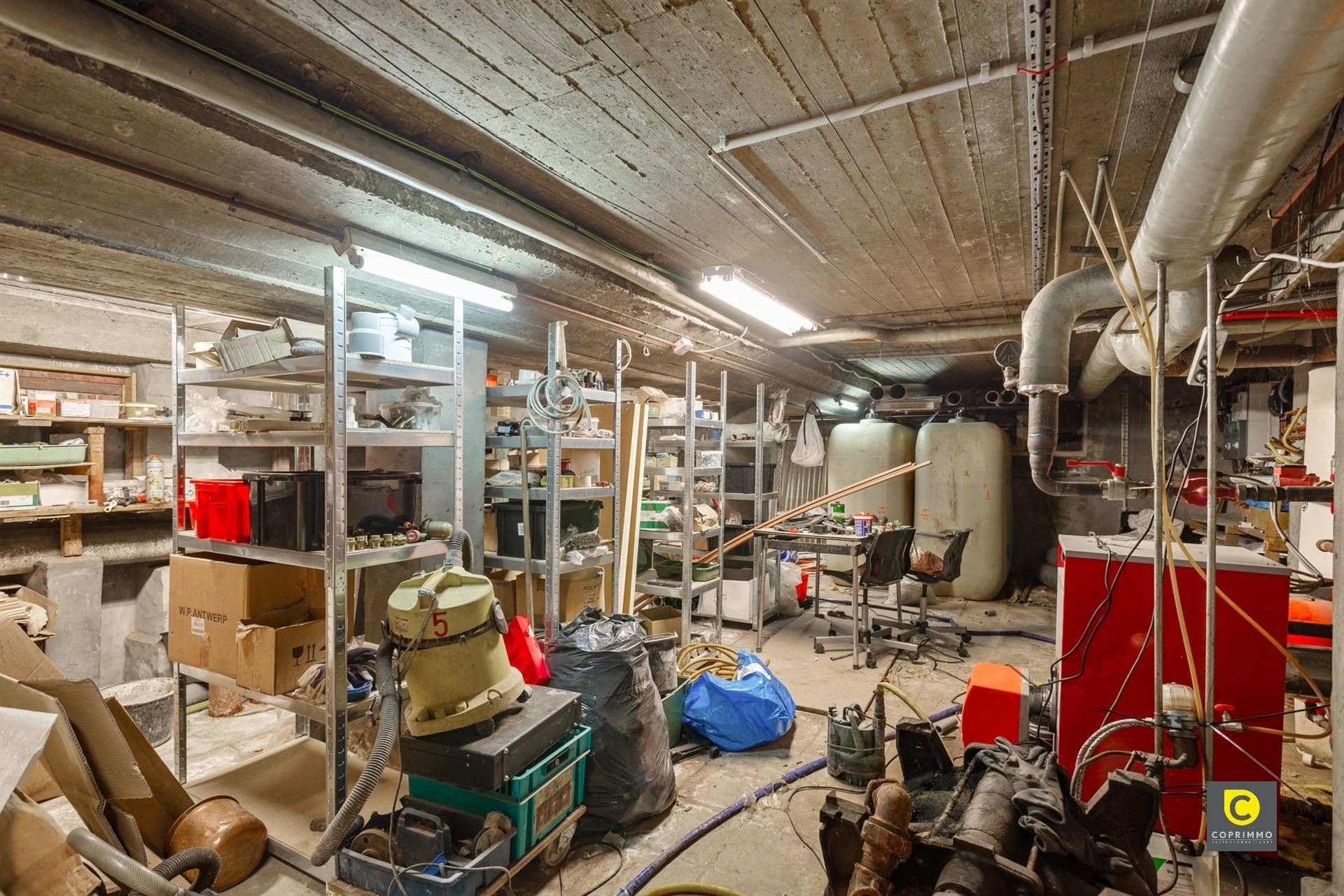 Unieke woning met 450 m² magazijn & showroom foto 19