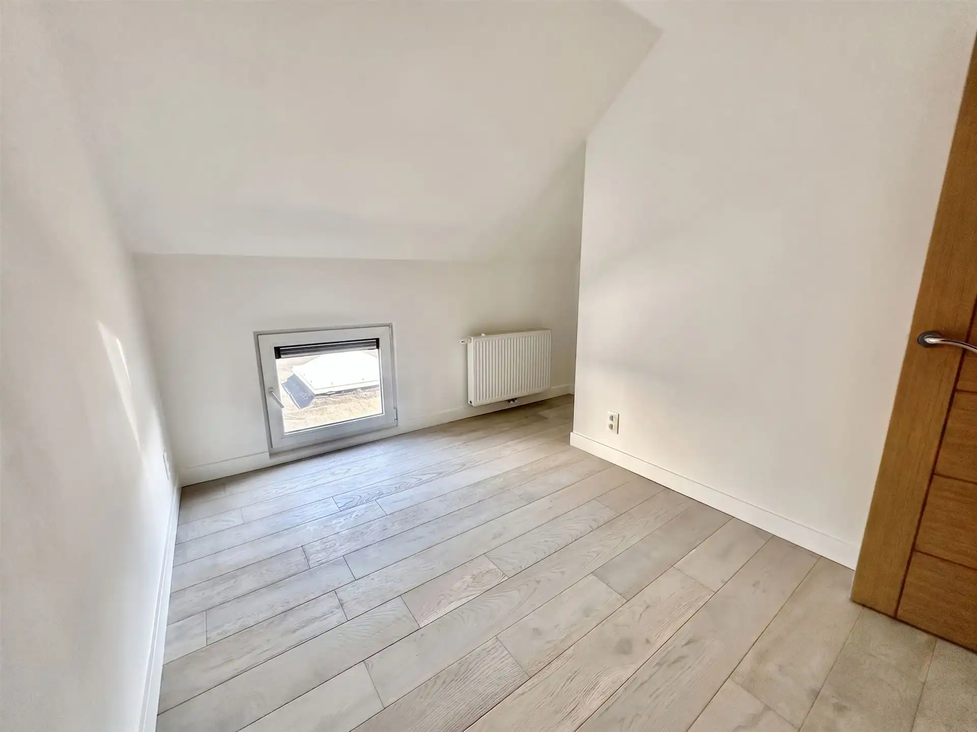Gerenoveerde woning met 2 slaapkamers (garage optioneel). foto 9