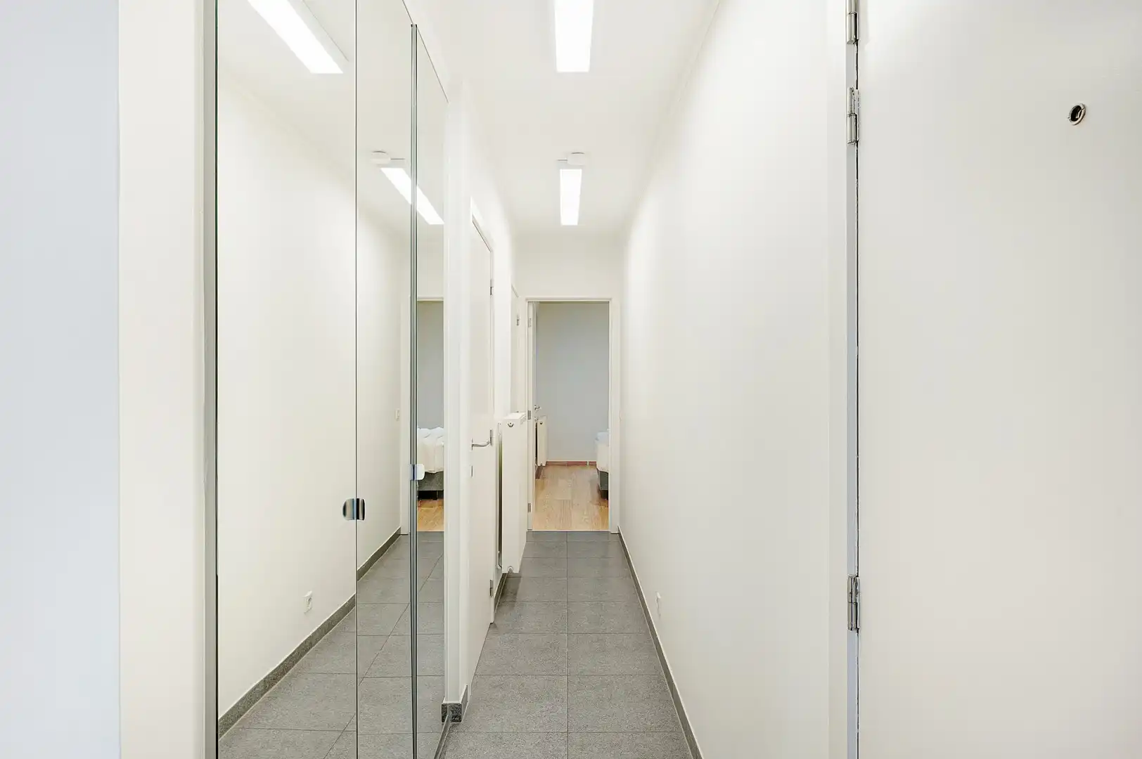 Hedendaags en lichtrijk appartement, centraal gelegen in Knokke. foto 16